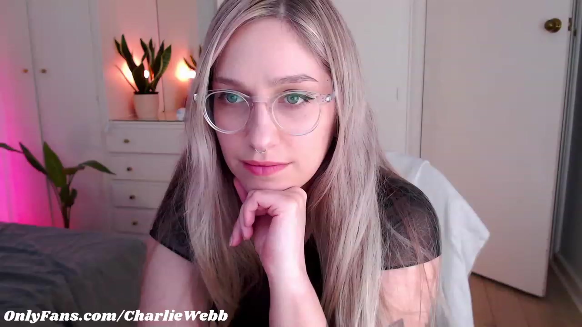 Gallery image thumbnail from CharlieWebb's myfreecams stream on, 05/31/2023, 06:35 image 20 of 20