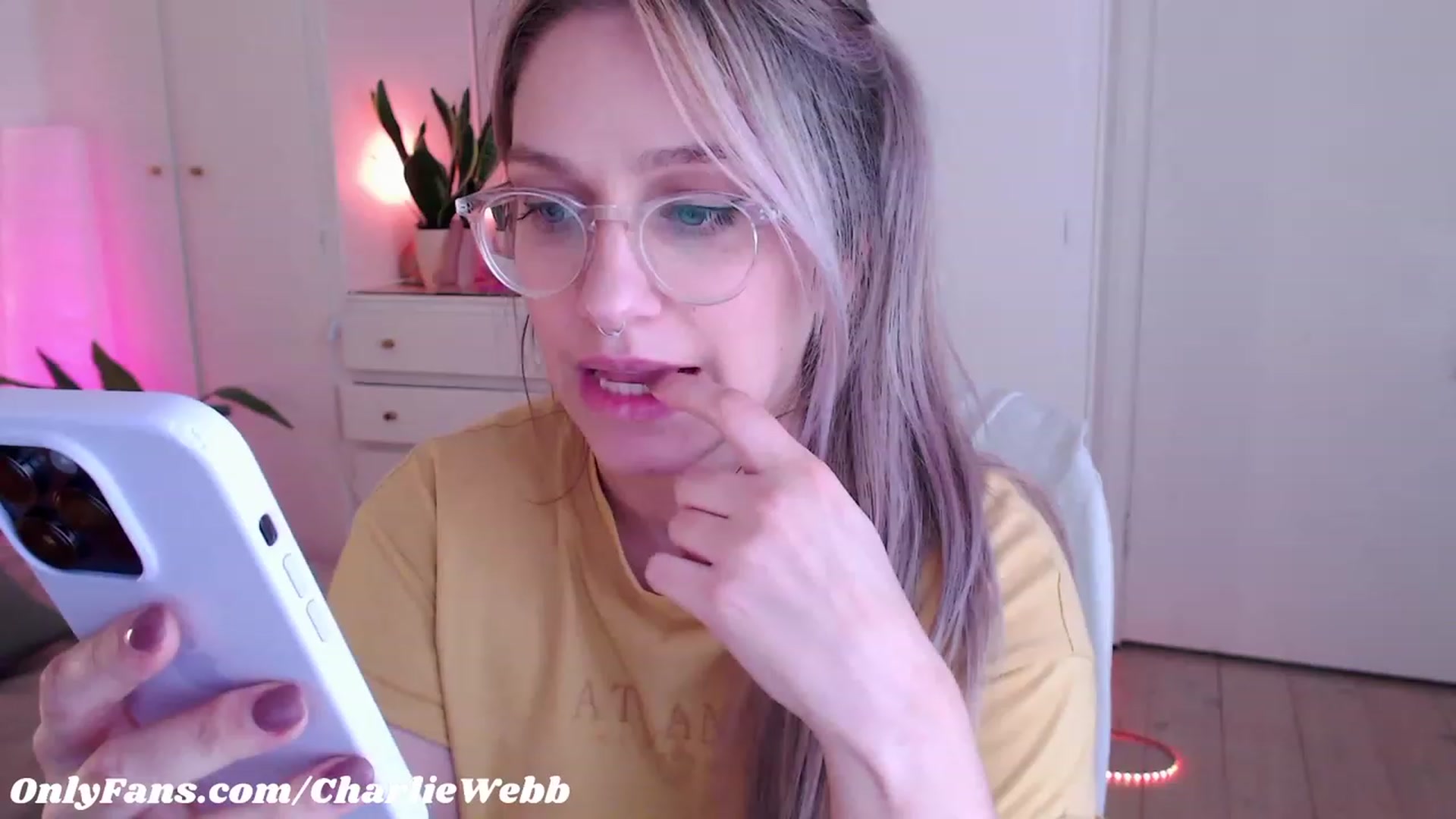 Gallery image thumbnail from CharlieWebb's myfreecams stream on, 07/05/2023, 10:29 image 10 of 20