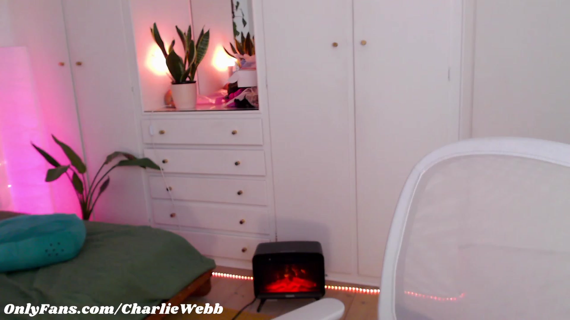 Gallery image thumbnail from CharlieWebb's myfreecams stream on, 07/27/2023, 08:25 image 8 of 20