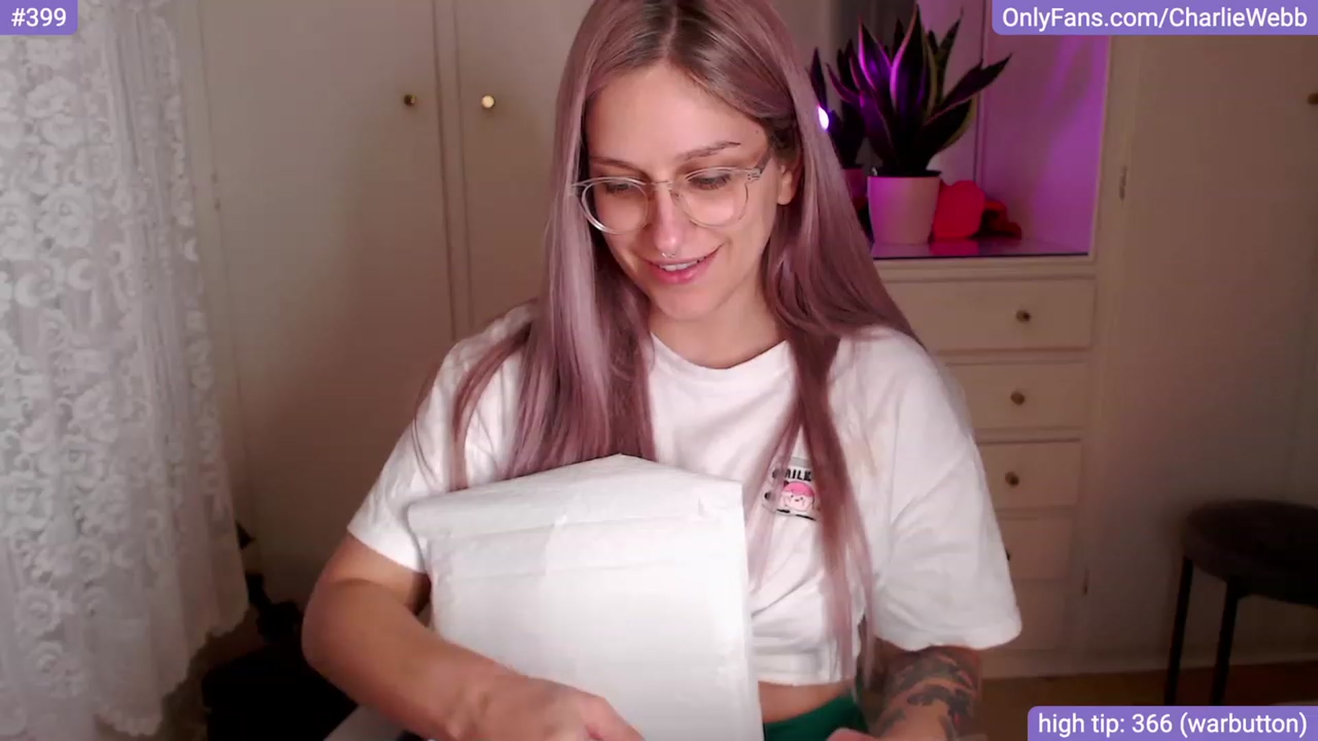 Gallery image thumbnail from CharlieWebb's myfreecams stream on, 09/19/2023, 12:31 image 17 of 20