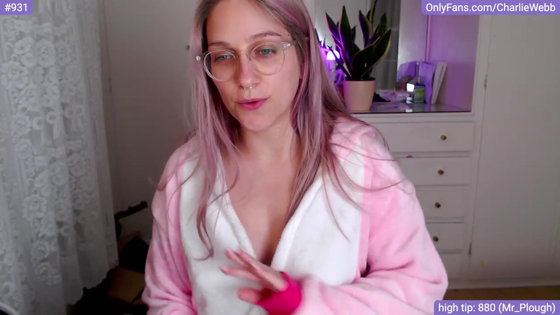 Gallery image thumbnail from CharlieWebb's myfreecams stream on, 11/21/2023, 12:42 image 16 of 20