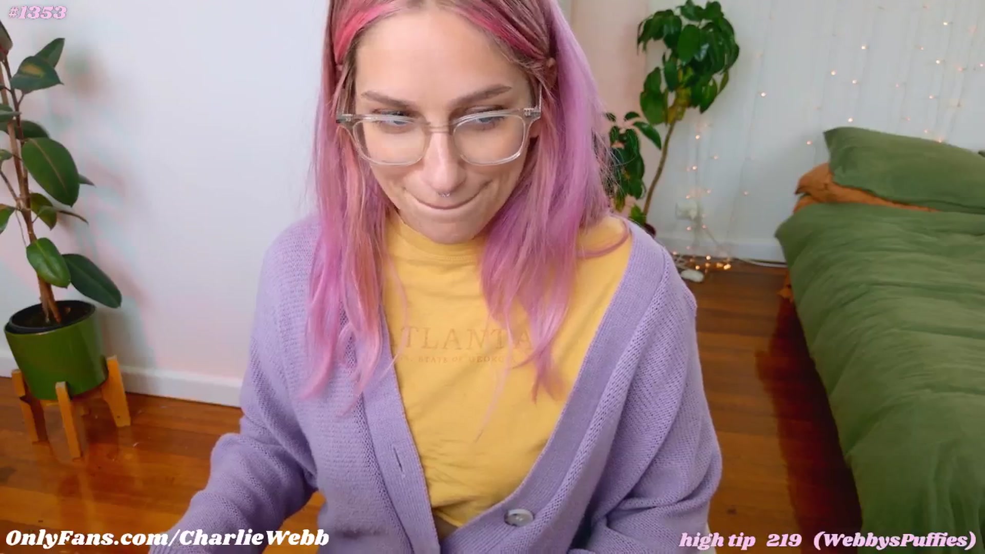 Gallery image thumbnail from CharlieWebb's myfreecams stream on, 03/24/2025, 01:47 image 18 of 20
