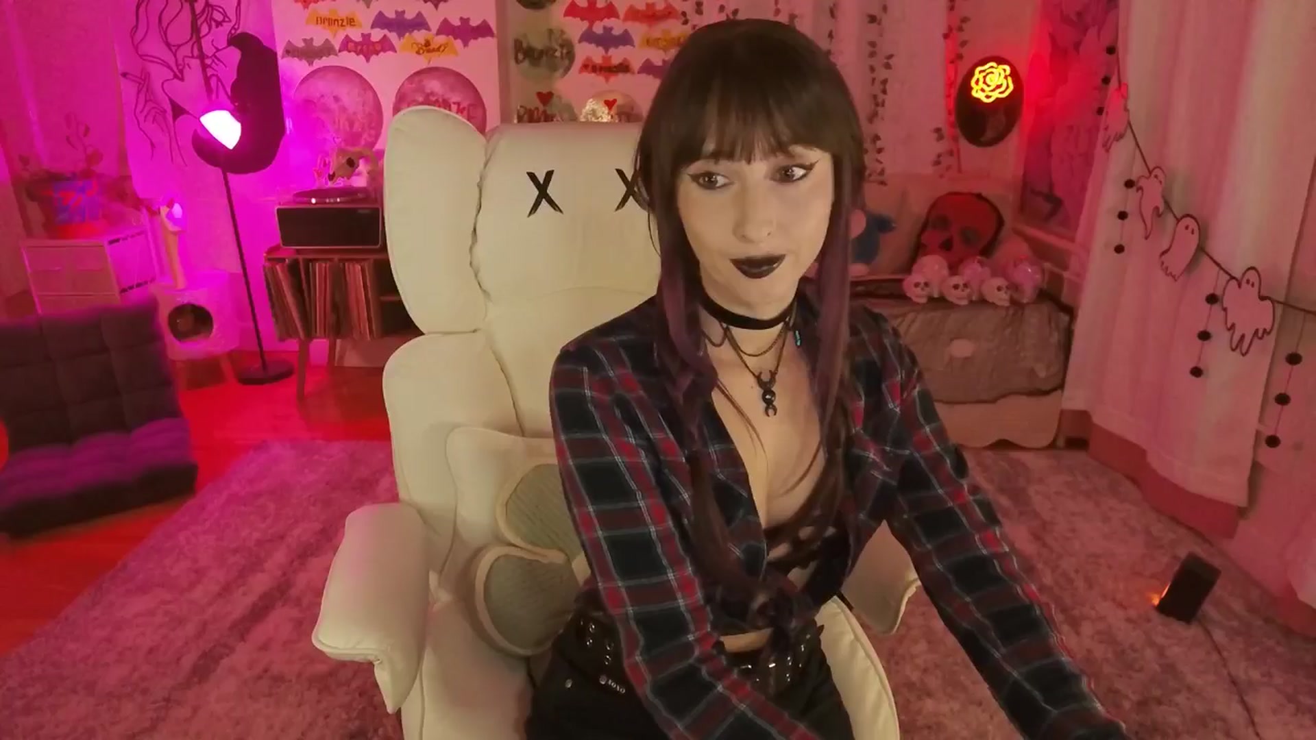 Gallery image thumbnail from Charliexjade's myfreecams stream on, 11/18/2025, 04:39 image 11 of 20