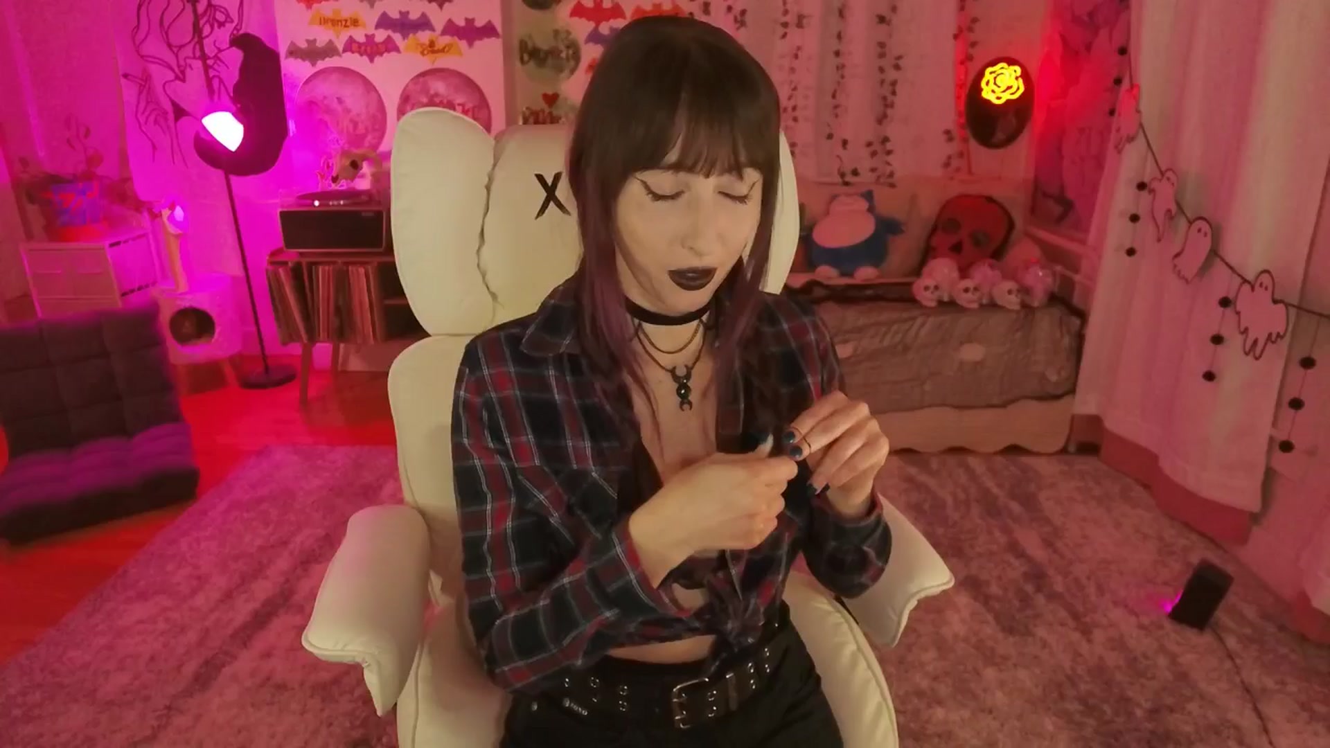 Gallery image thumbnail from Charliexjade's myfreecams stream on, 11/18/2025, 04:39 image 9 of 20
