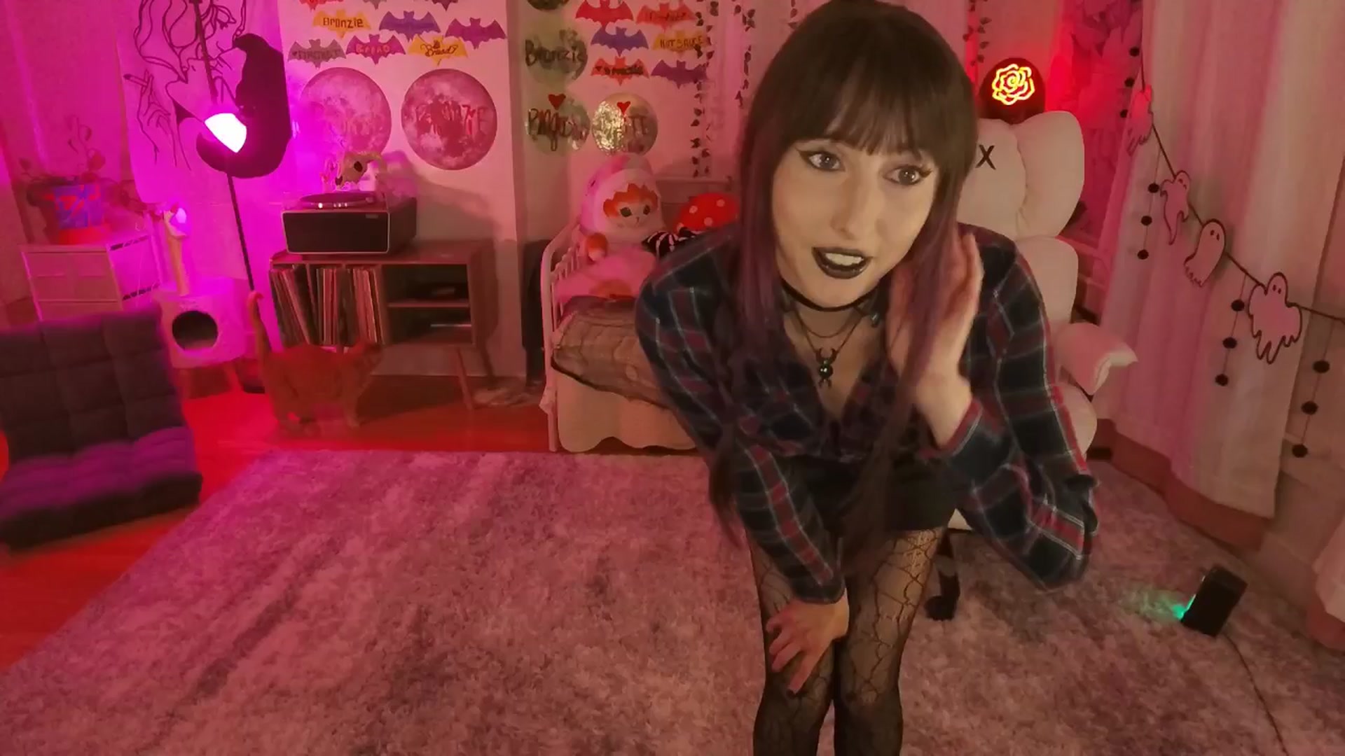 Gallery image thumbnail from Charliexjade's myfreecams stream on, 11/18/2025, 04:39 image 2 of 20