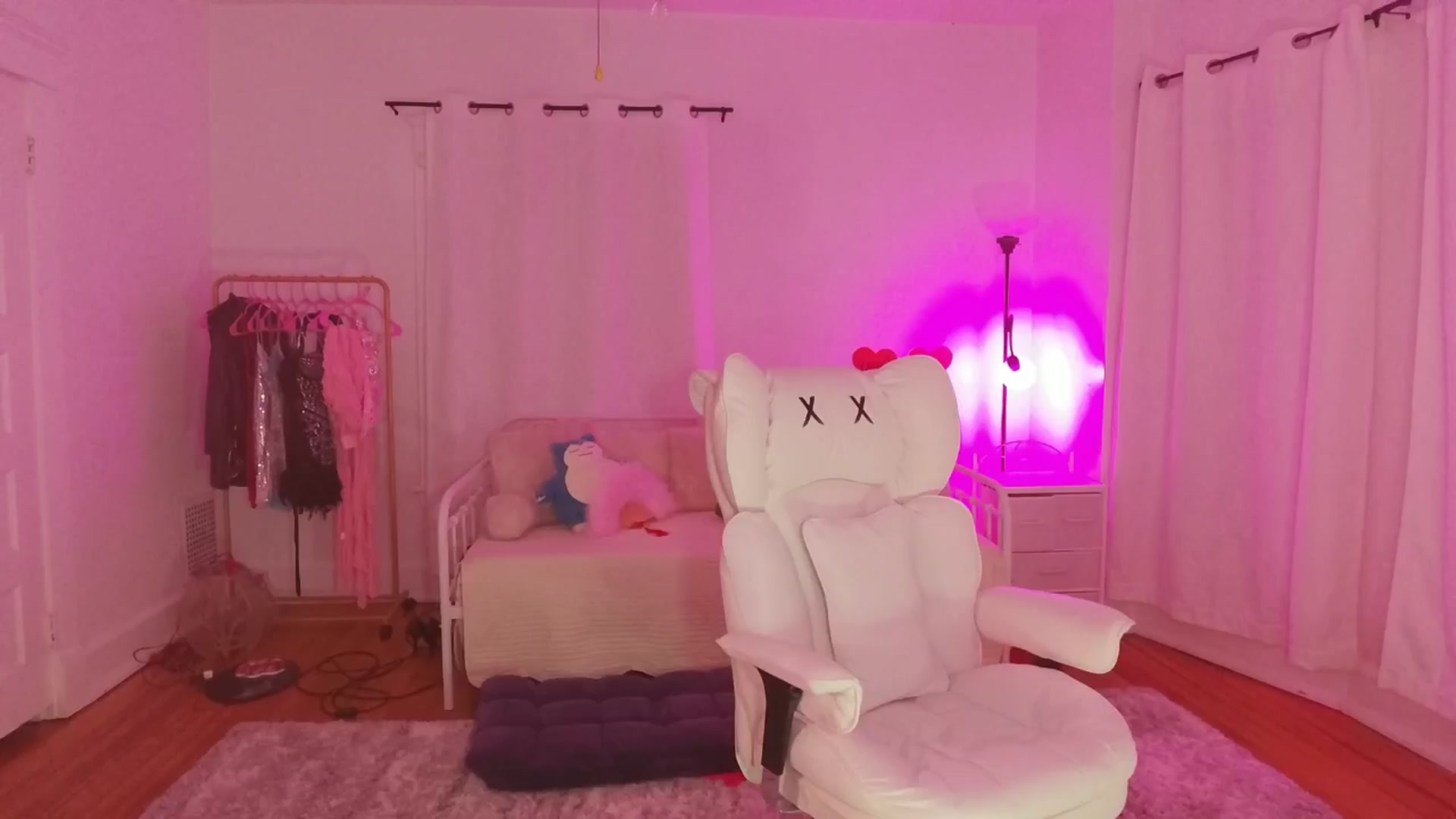 Gallery image thumbnail from Charliexjade's myfreecams stream on, 03/08/2026, 02:39 image 8 of 20