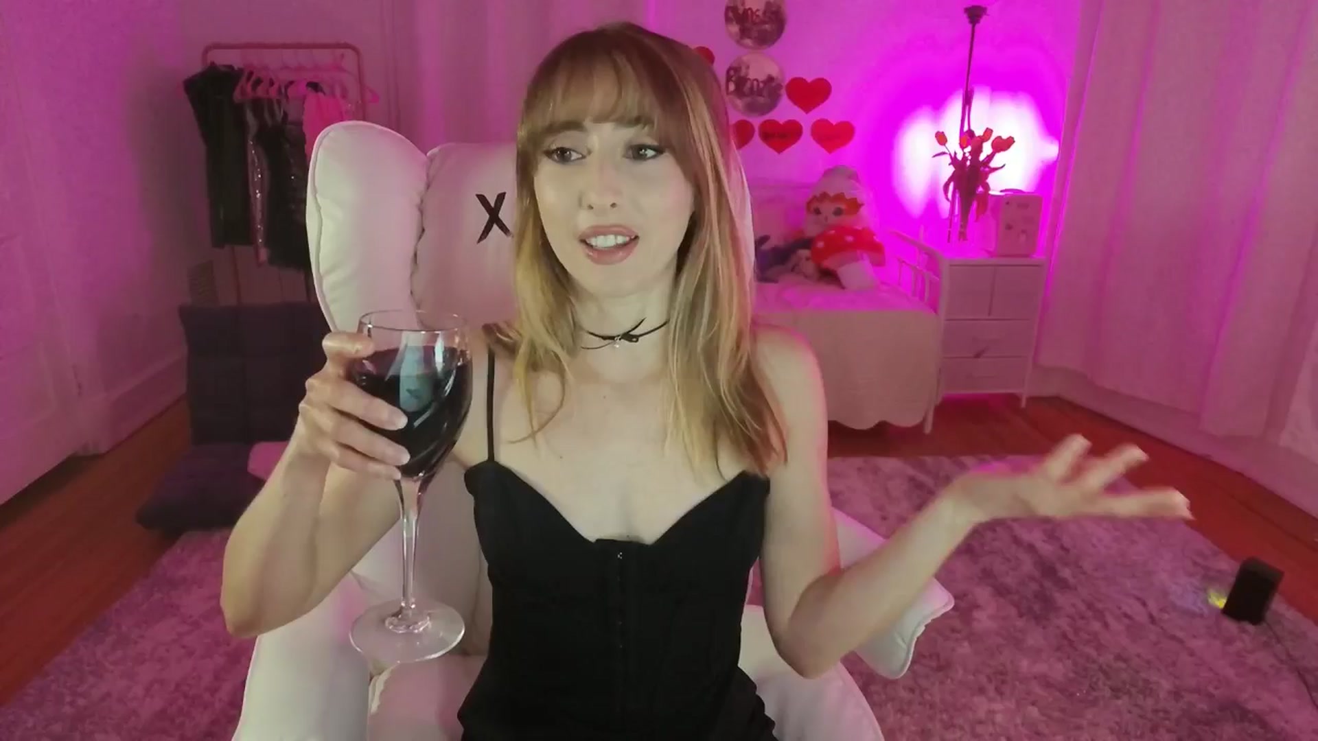 Gallery image thumbnail from Charliexjade's myfreecams stream on, 04/19/2026, 03:56 image 1 of 20