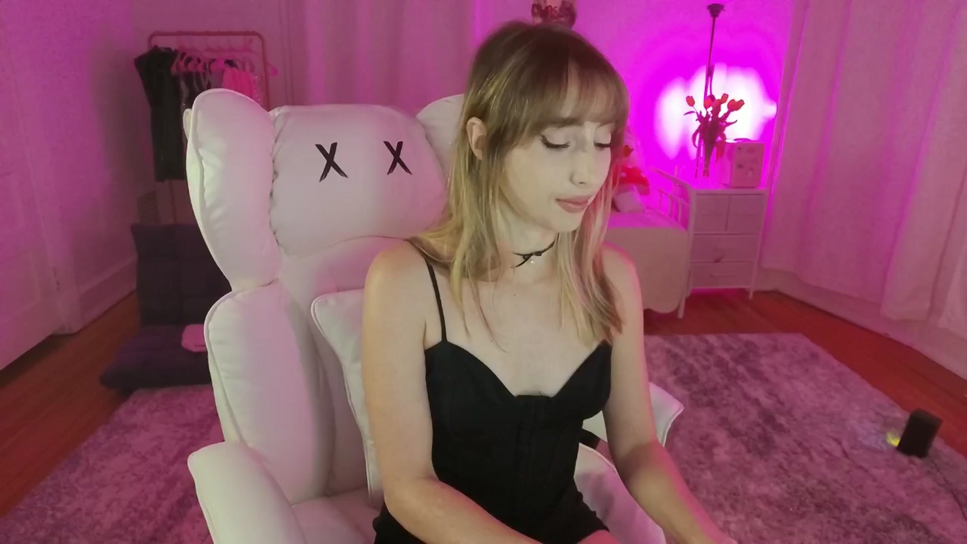 Gallery image thumbnail from Charliexjade's myfreecams stream on, 04/19/2026, 03:56 image 2 of 20