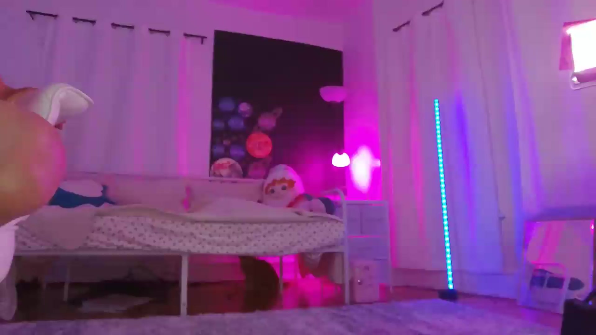 Gallery image thumbnail from Charliexjade's myfreecams stream on, 08/13/2026, 03:53 image 17 of 20