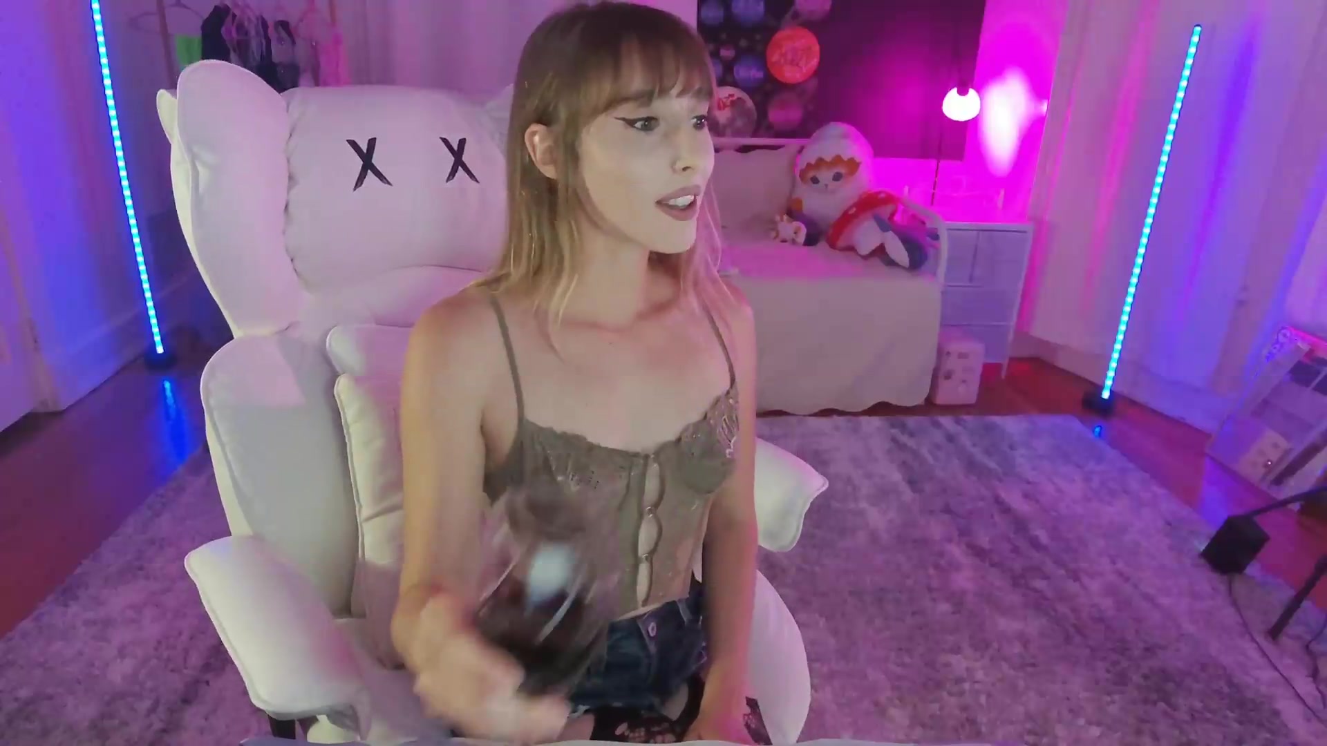 Gallery image thumbnail from Charliexjade's myfreecams stream on, 08/20/2026, 03:38 image 16 of 20
