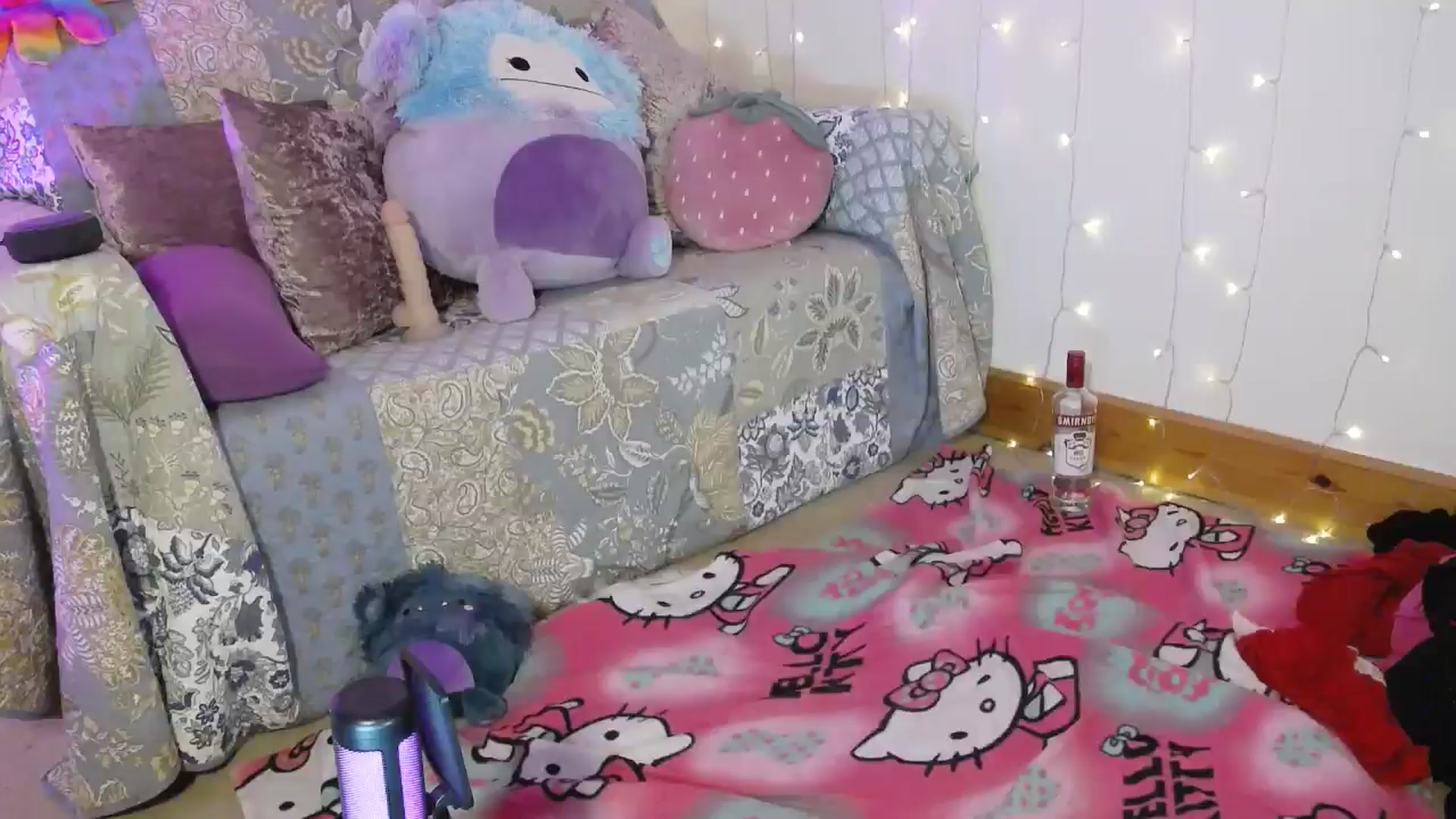 Gallery image thumbnail from Charlotte_UK's myfreecams stream on, 07/15/2025, 02:02 image 14 of 20