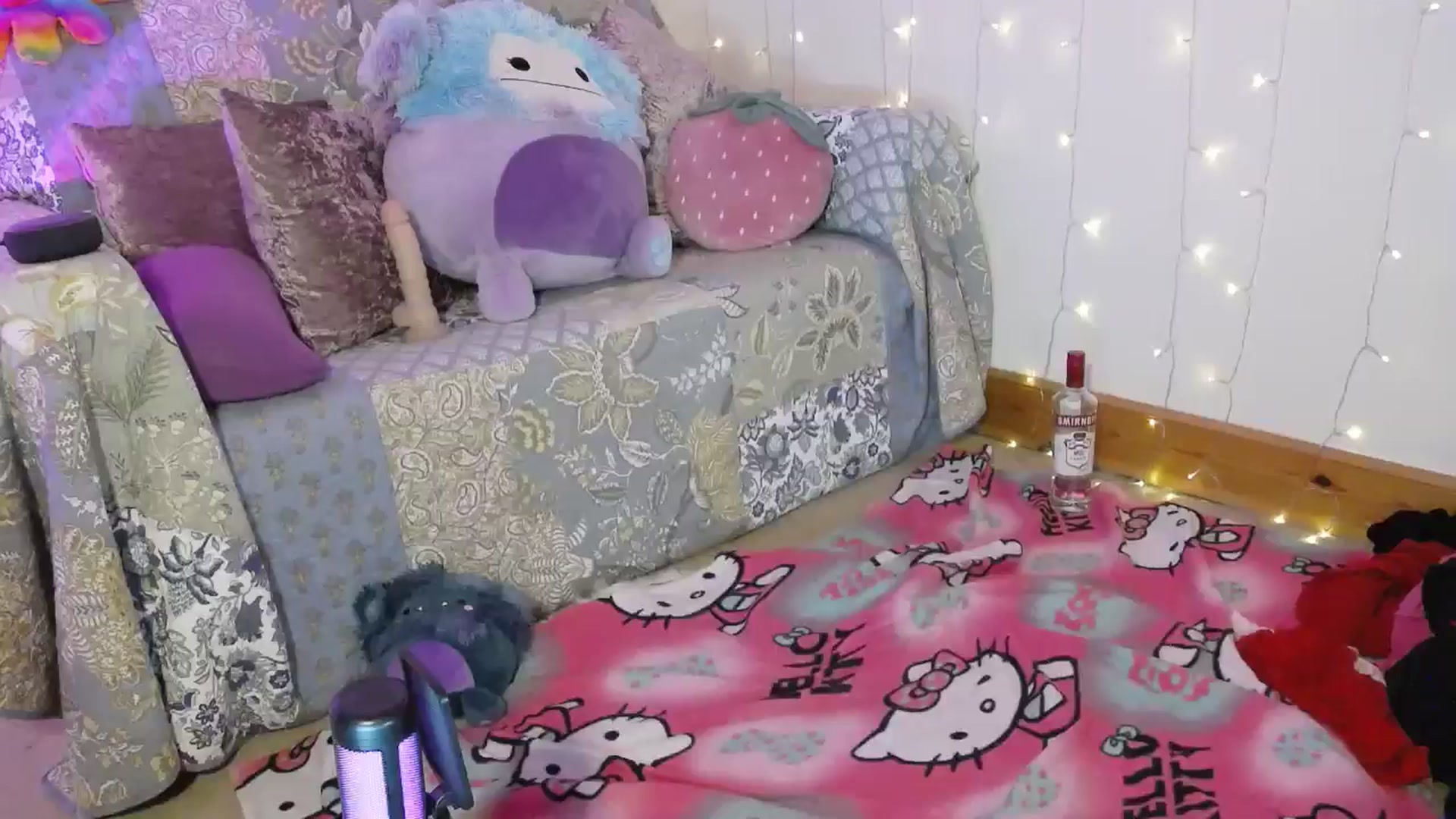Gallery image thumbnail from Charlotte_UK's myfreecams stream on, 07/15/2025, 02:02 image 12 of 20