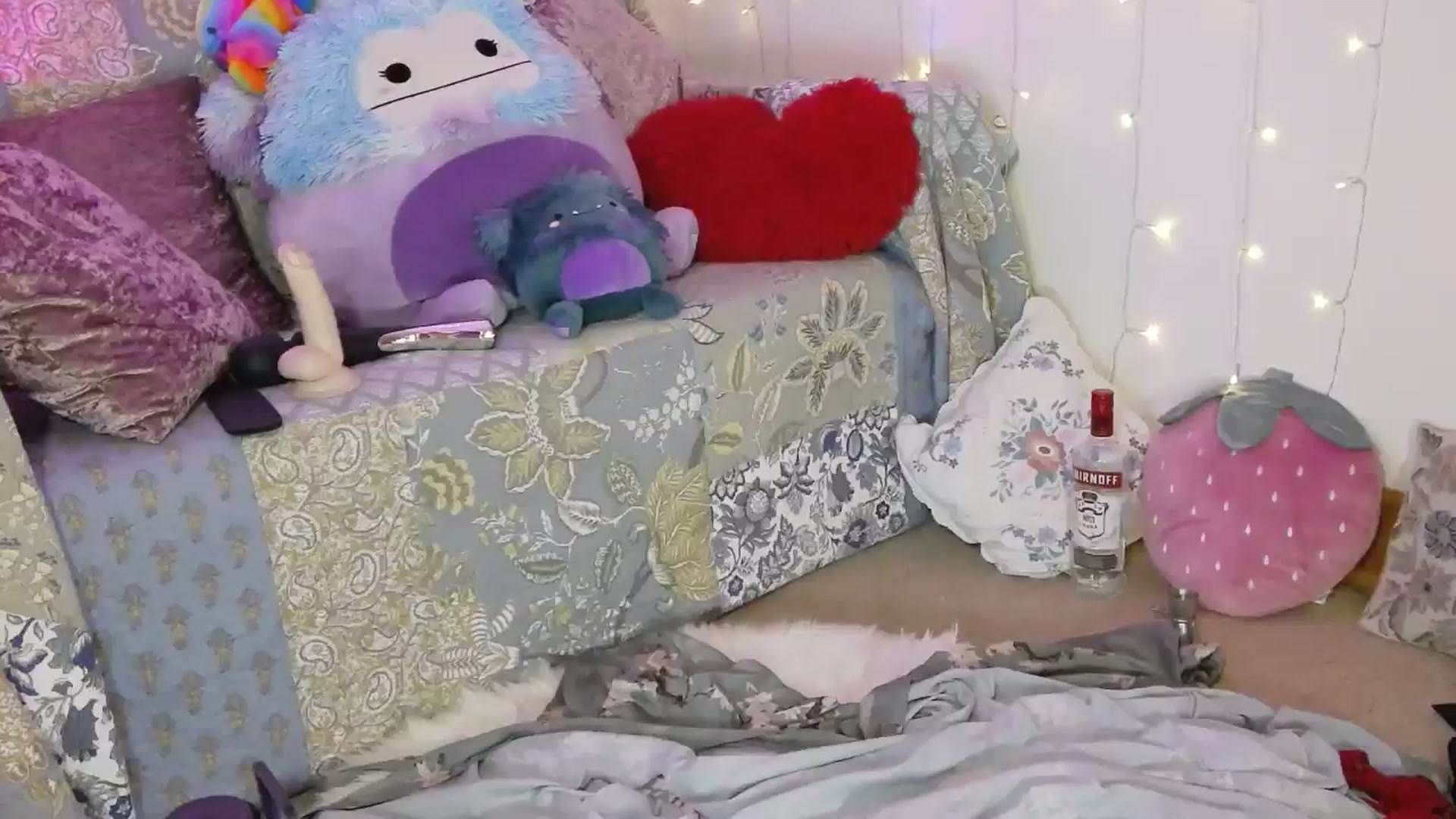 Gallery image thumbnail from Charlotte_UK's myfreecams stream on, 08/12/2025, 01:04 image 20 of 20