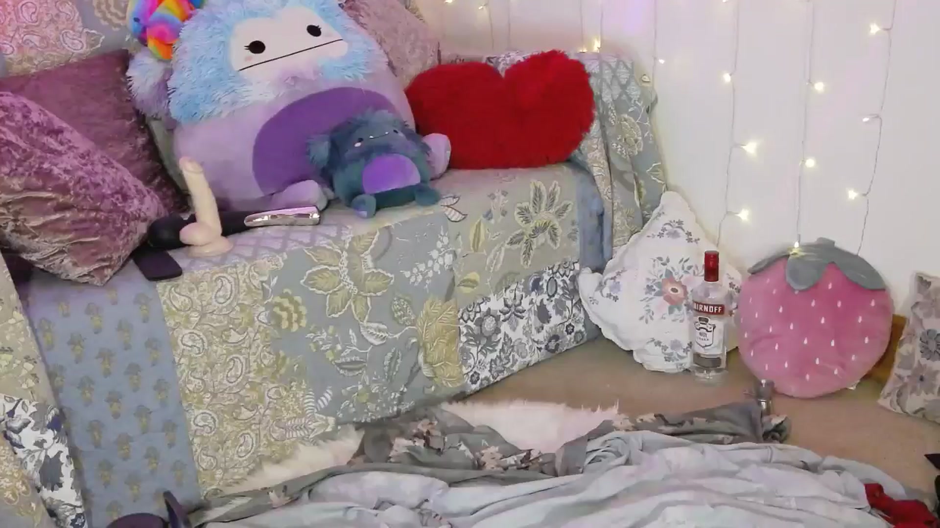 Gallery image thumbnail from Charlotte_UK's myfreecams stream on, 08/12/2025, 01:04 image 19 of 20