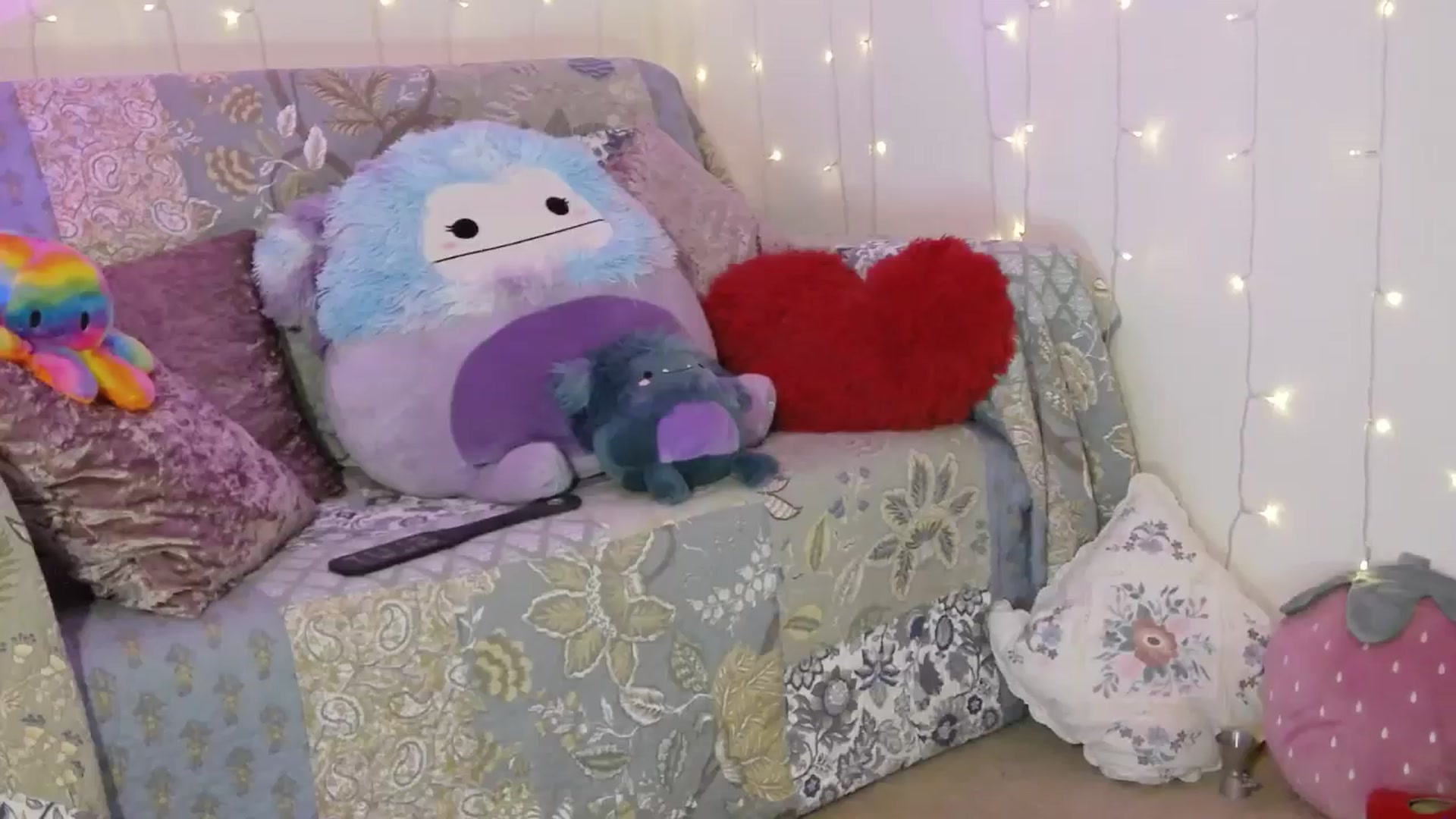 Gallery image thumbnail from Charlotte_UK's myfreecams stream on, 08/16/2025, 01:33 image 12 of 20