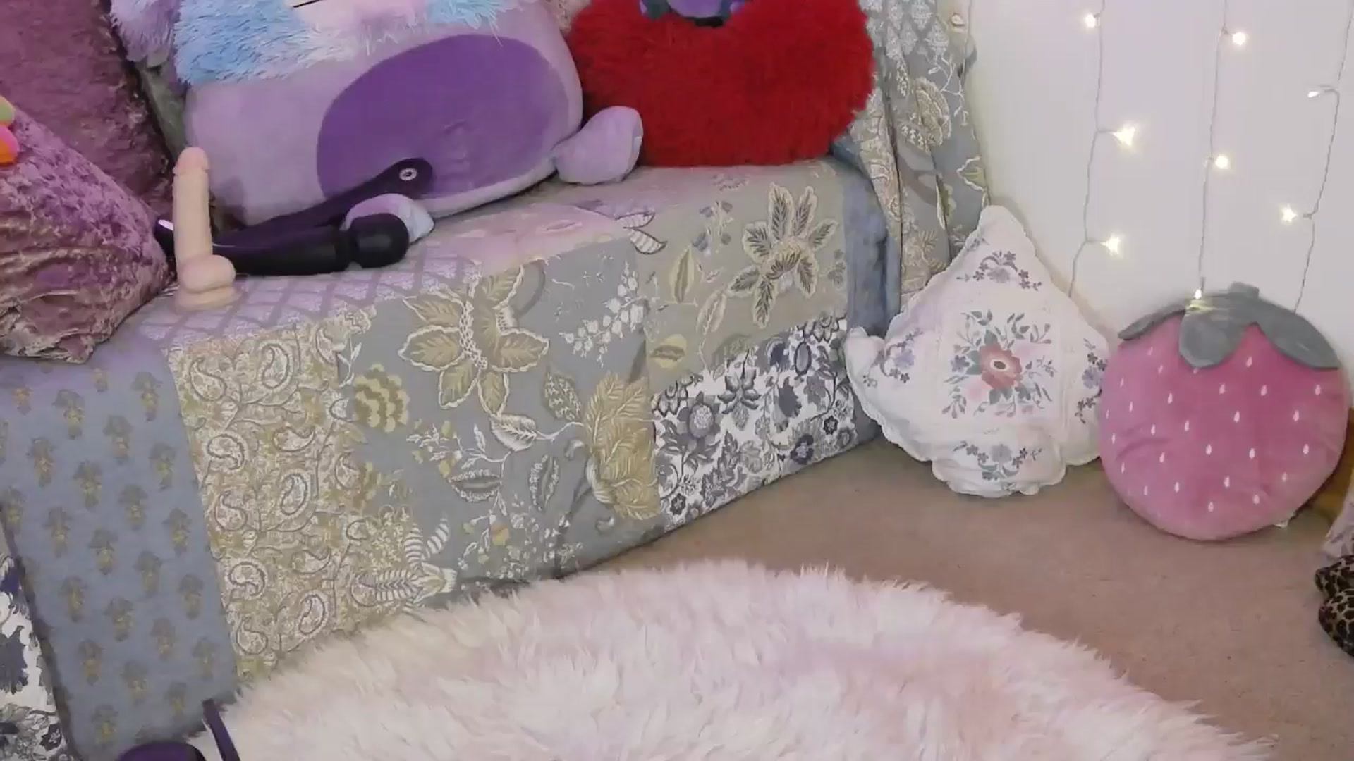 Gallery image thumbnail from Charlotte_UK's myfreecams stream on, 08/23/2025, 01:50 image 1 of 20