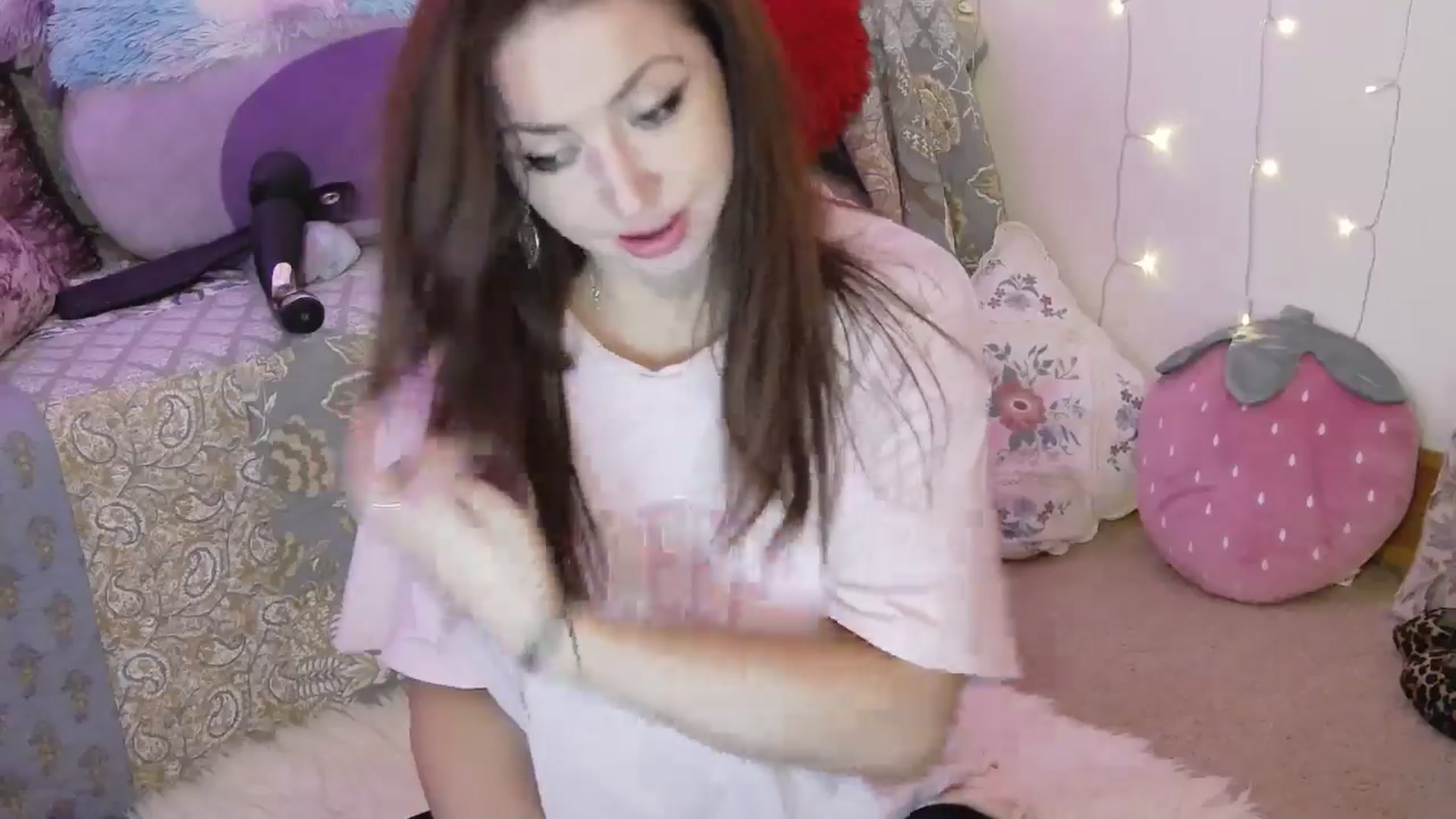 Gallery image thumbnail from Charlotte_UK's myfreecams stream on, 08/23/2025, 01:50 image 20 of 20