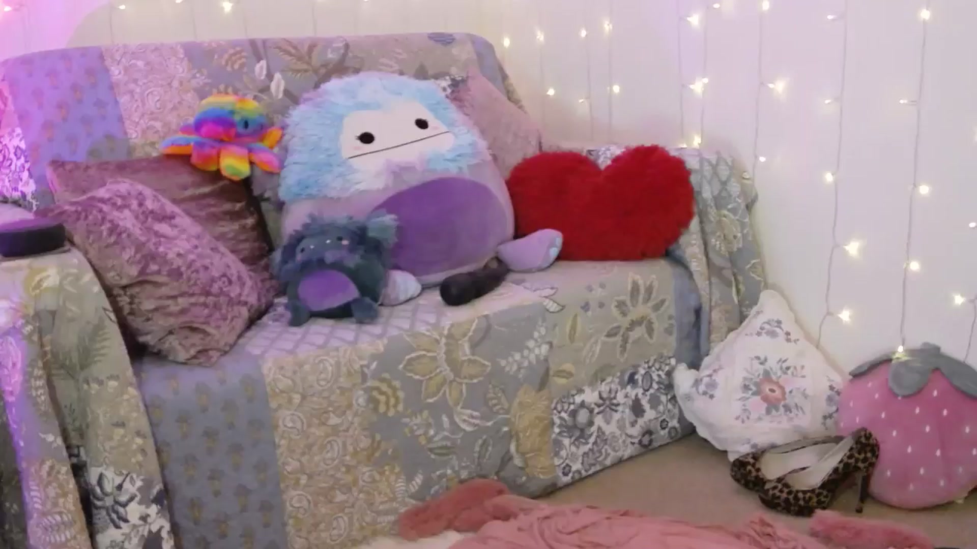 Gallery image thumbnail from Charlotte_UK's myfreecams stream on, 08/24/2025, 02:02 image 10 of 20