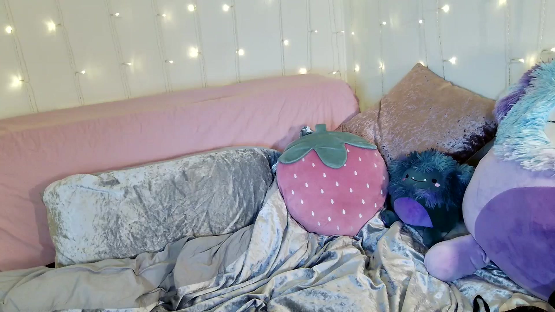 Gallery image thumbnail from Charlotte_UK's myfreecams stream on, 09/28/2025, 01:12 image 7 of 20