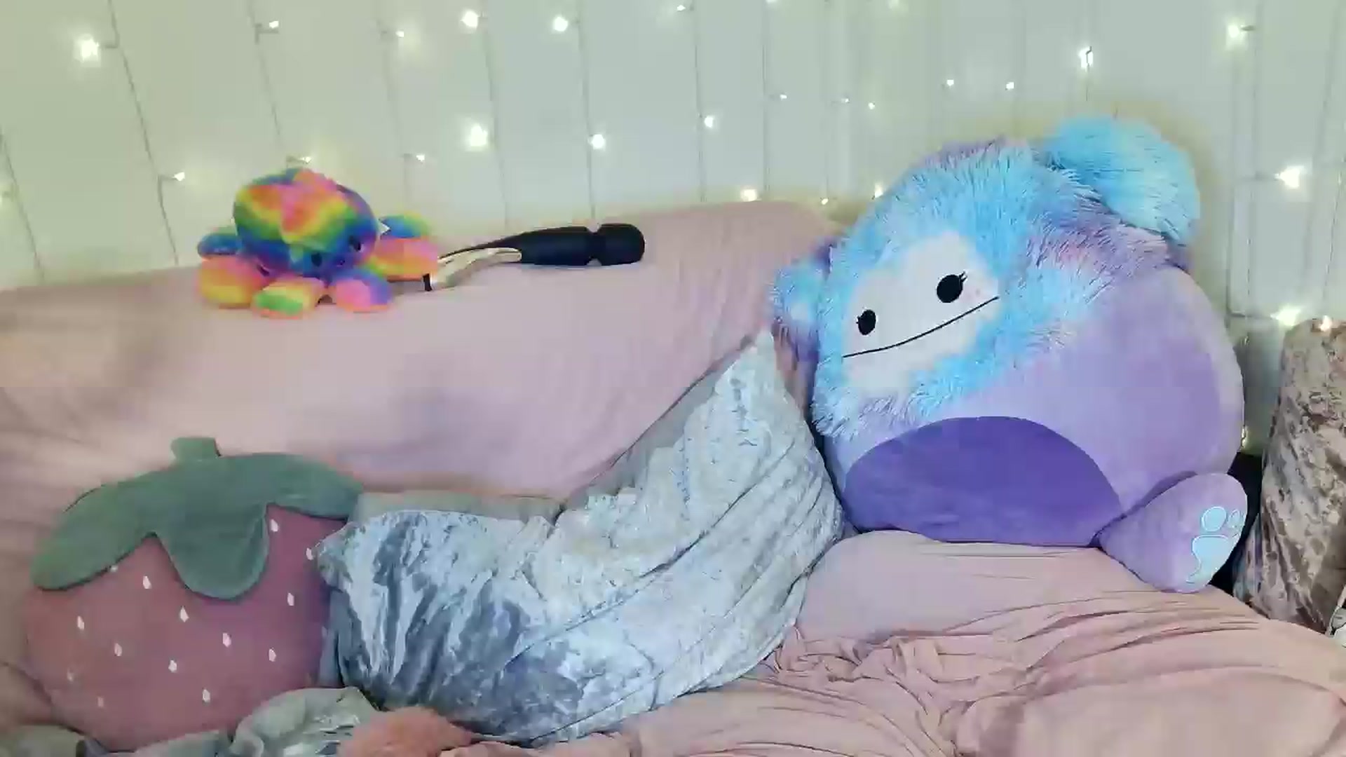 Gallery image thumbnail from Charlotte_UK's myfreecams stream on, 10/28/2025, 02:13 image 9 of 20