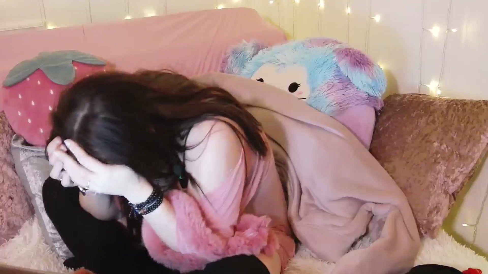 Gallery image thumbnail from Charlotte_UK's myfreecams stream on, 01/06/2026, 02:42 image 18 of 20