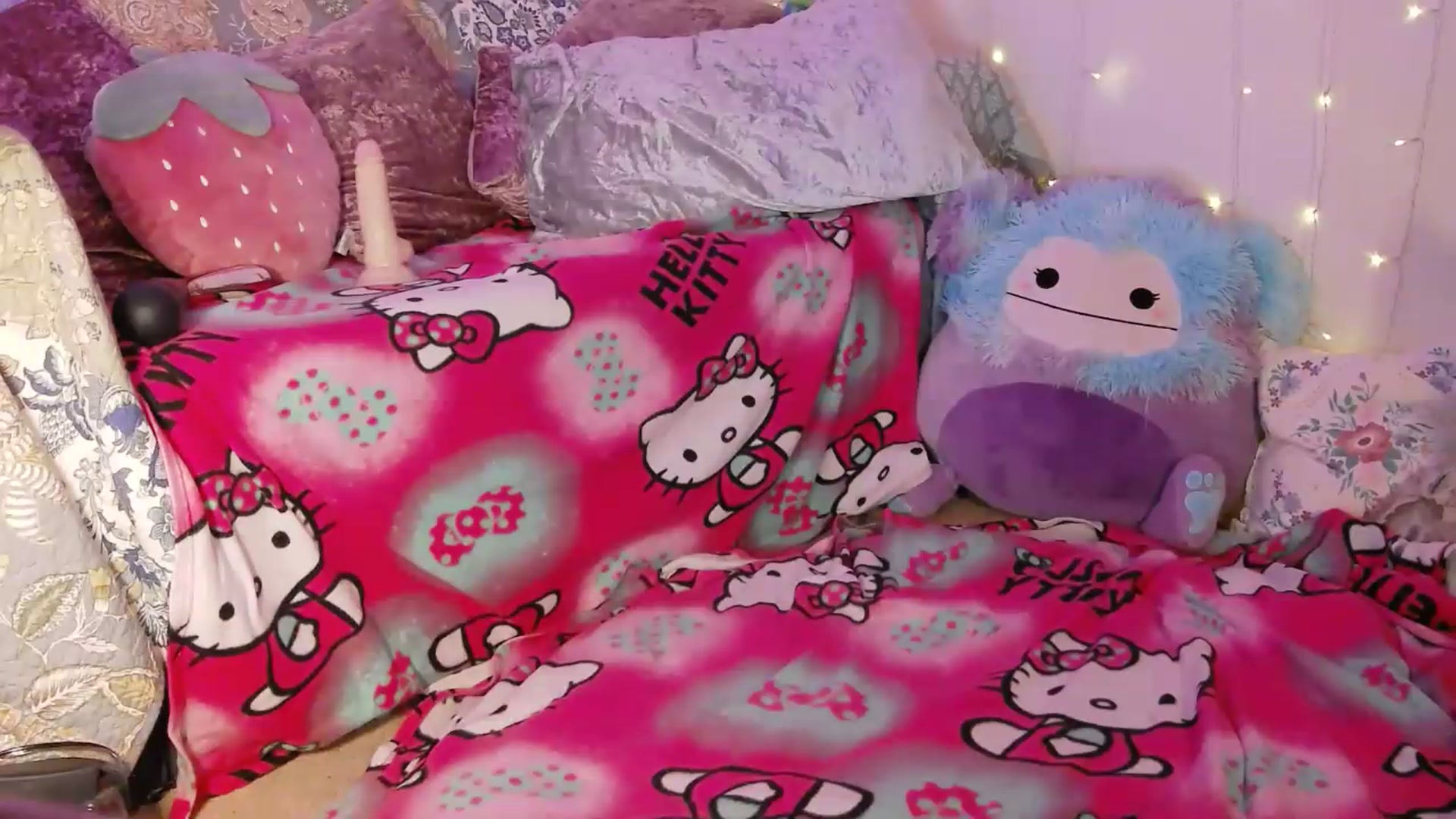 Gallery image thumbnail from Charlotte_UK's myfreecams stream on, 04/24/2026, 01:33 image 12 of 20
