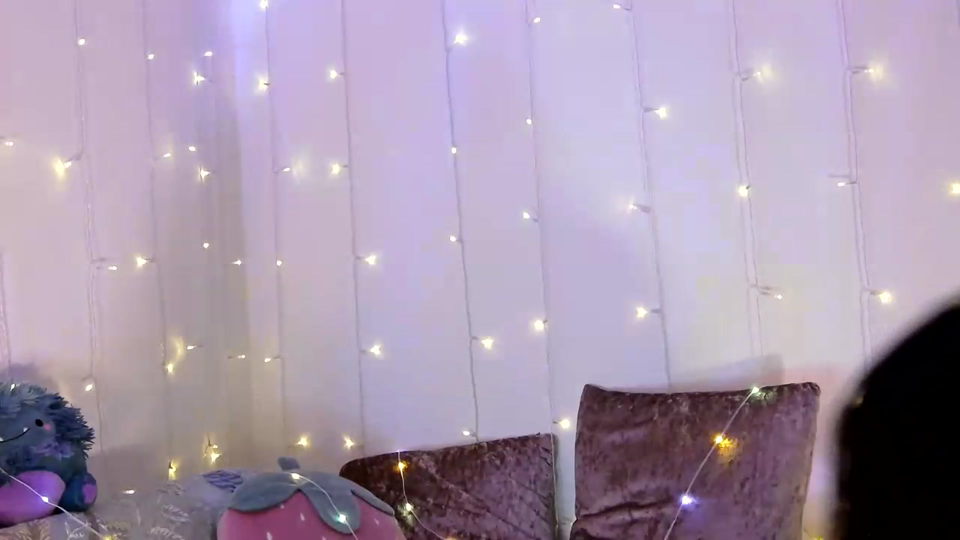 Gallery image thumbnail from Charlotte_UK's myfreecams stream on, 06/25/2026, 24:34 image 18 of 20
