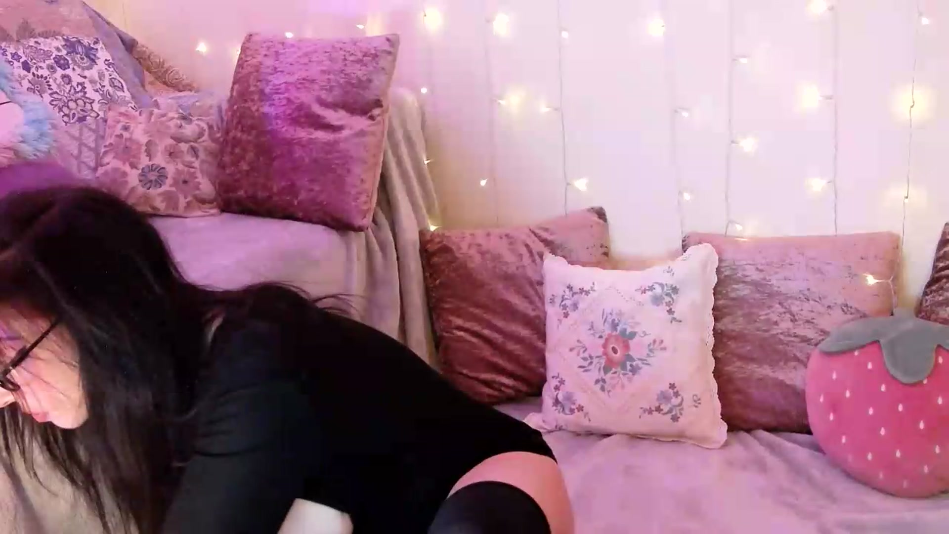 Gallery image thumbnail from Charlotte_UK's myfreecams stream on, 08/11/2026, 01:12 image 2 of 20