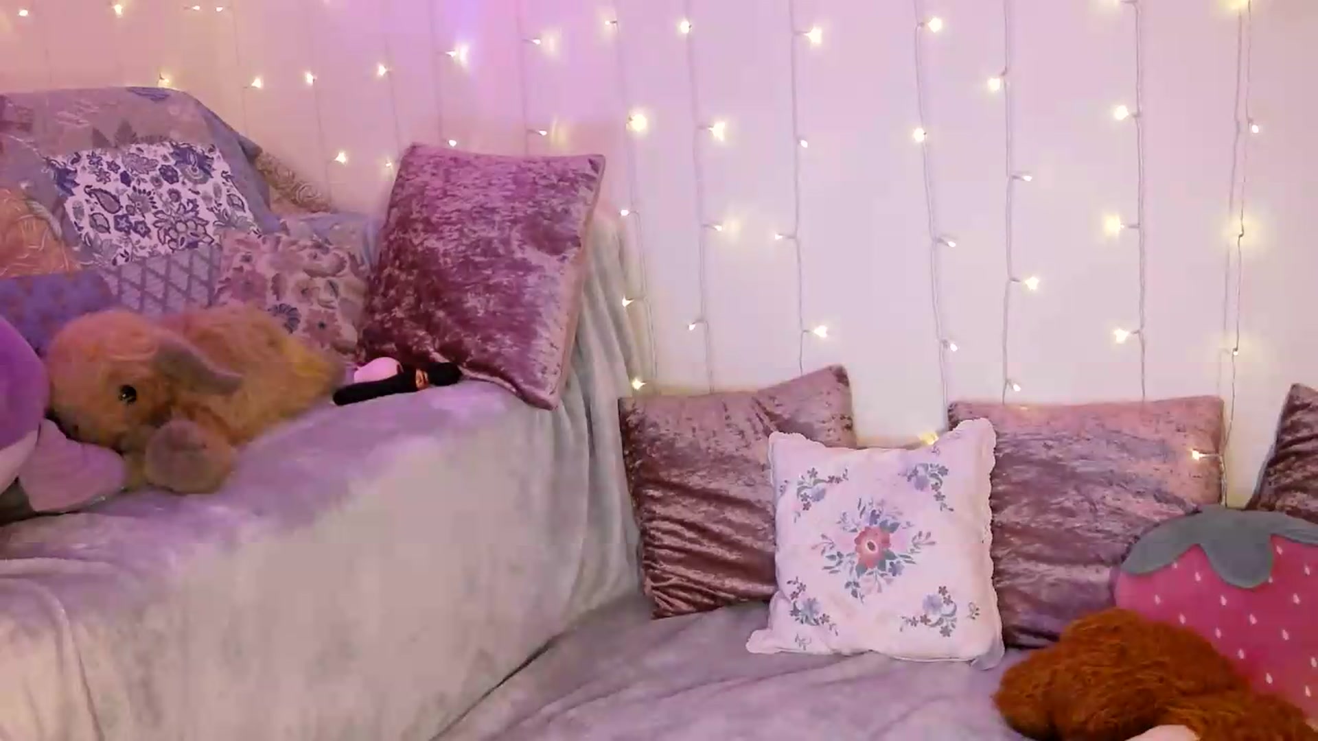 Gallery image thumbnail from Charlotte_UK's myfreecams stream on, 08/16/2026, 01:14 image 8 of 20