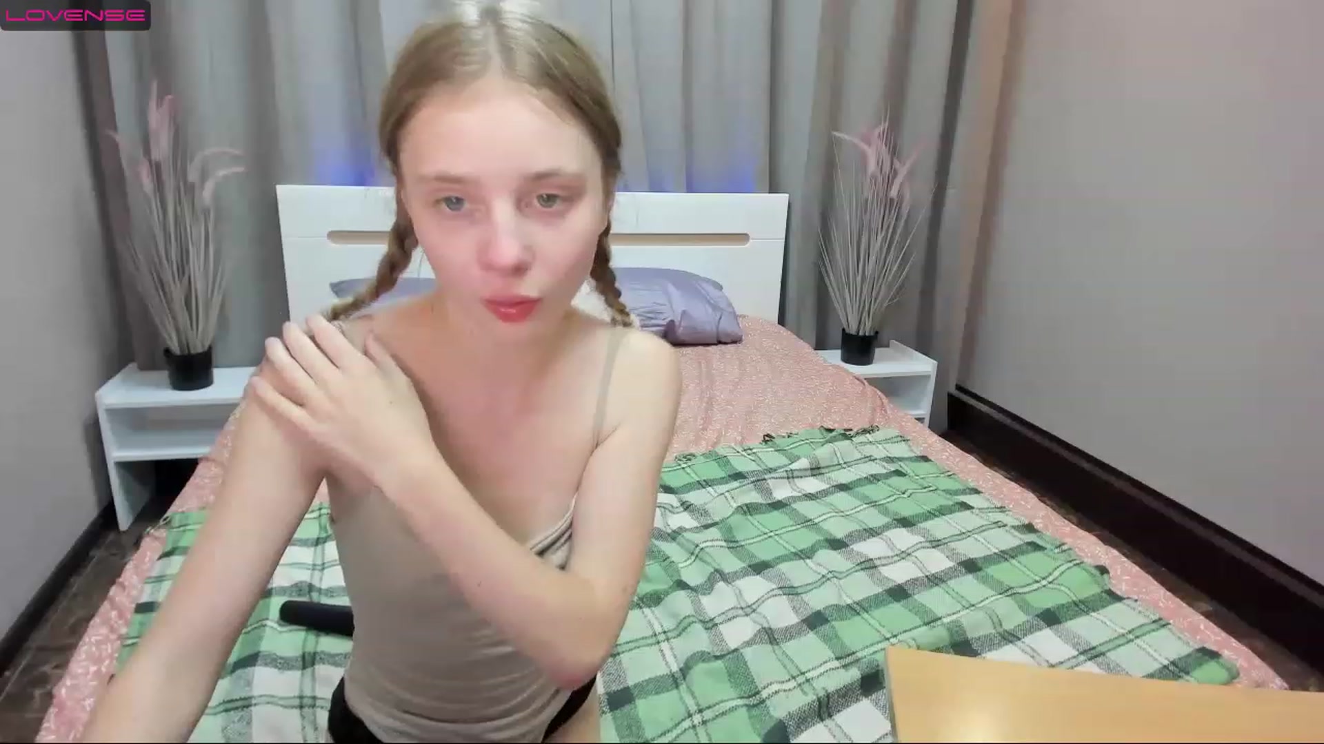 Gallery image thumbnail from CharmedDoll's myfreecams stream on, 12/01/2022, 18:20 image 20 of 20