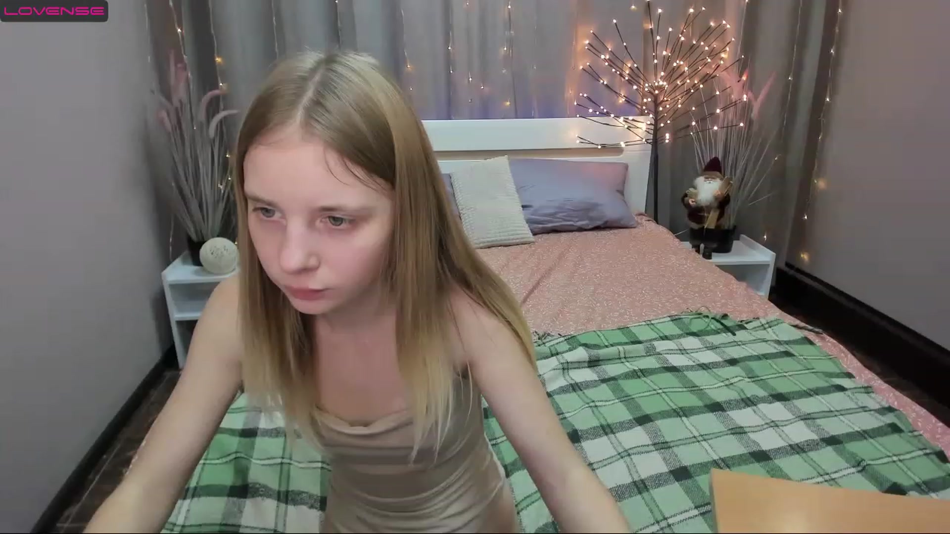 Gallery image thumbnail from CharmedDoll's myfreecams stream on, 12/04/2022, 09:35 image 19 of 20