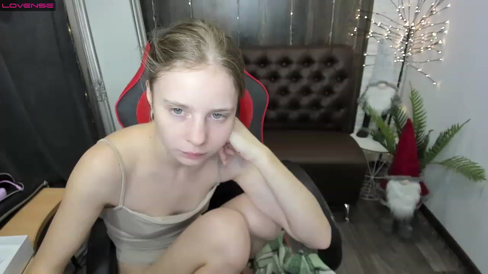 Gallery image thumbnail from CharmedDoll's myfreecams stream on, 12/10/2022, 15:28 image 15 of 20