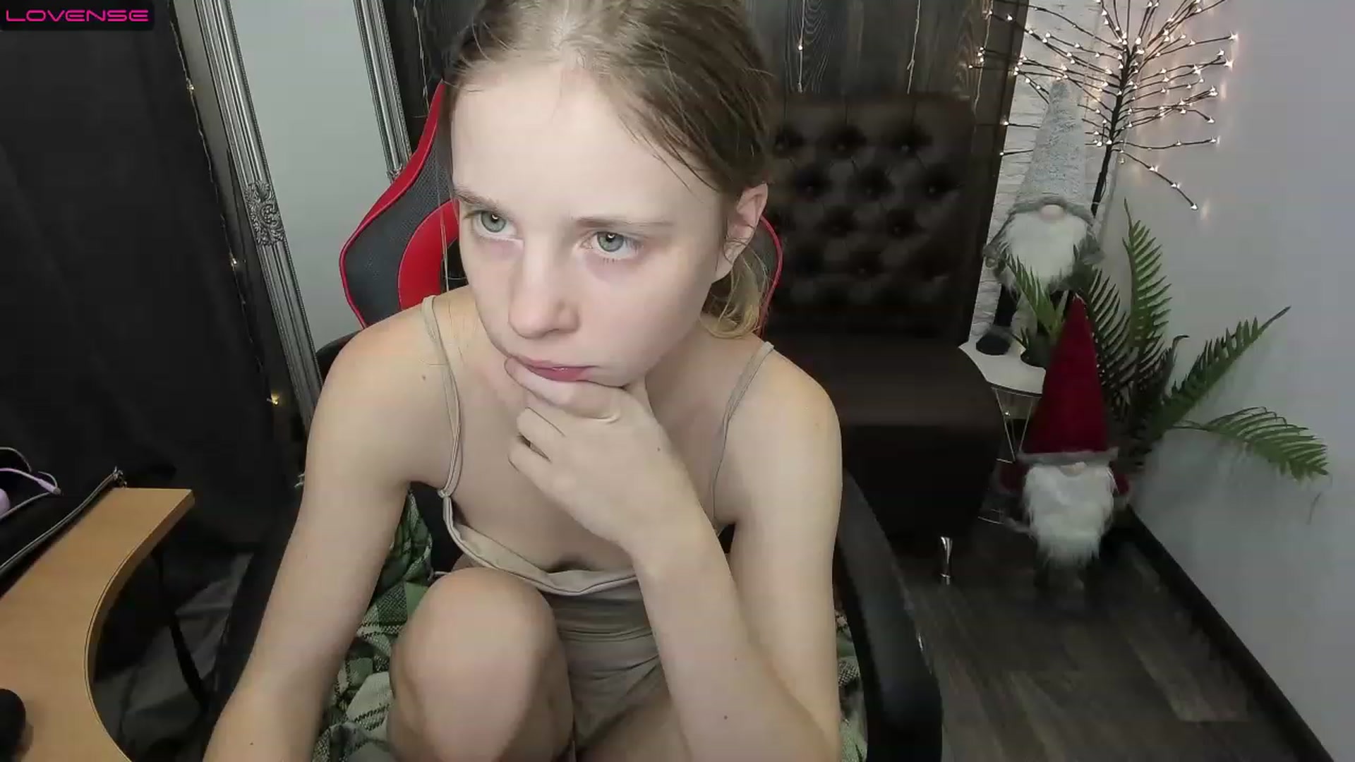 Gallery image thumbnail from CharmedDoll's myfreecams stream on, 12/10/2022, 16:29 image 14 of 20