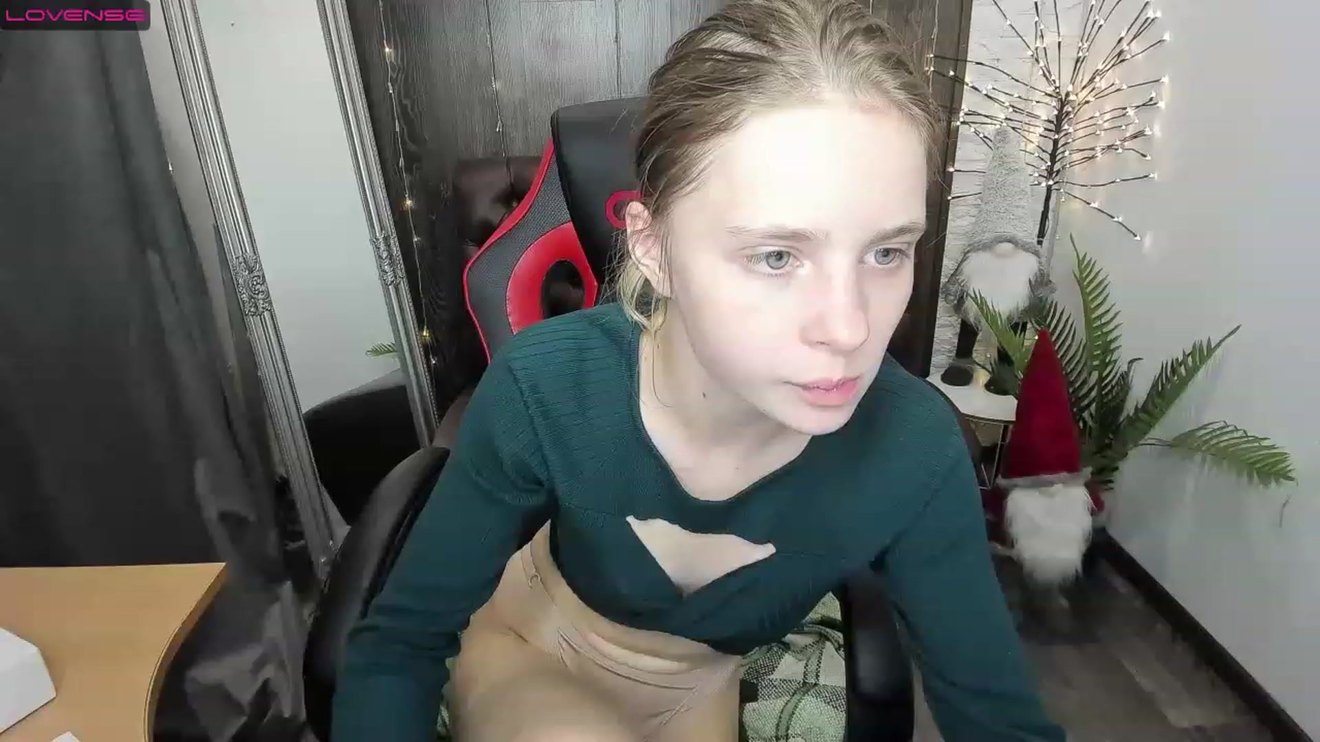 Gallery image thumbnail from CharmedDoll's myfreecams stream on, 12/11/2022, 14:36 image 3 of 20
