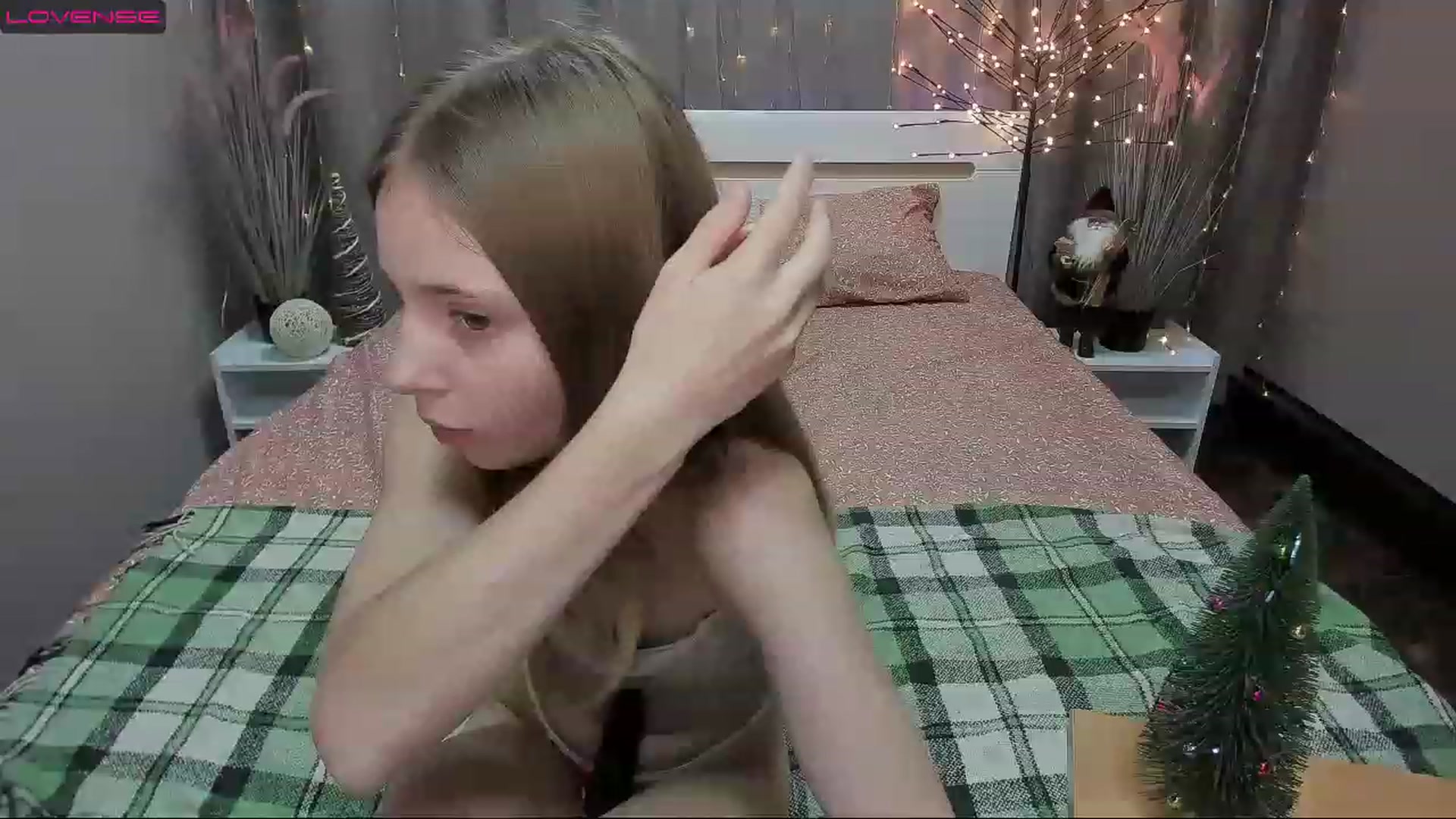 Gallery image thumbnail from CharmedDoll's myfreecams stream on, 12/25/2022, 15:10 image 8 of 20