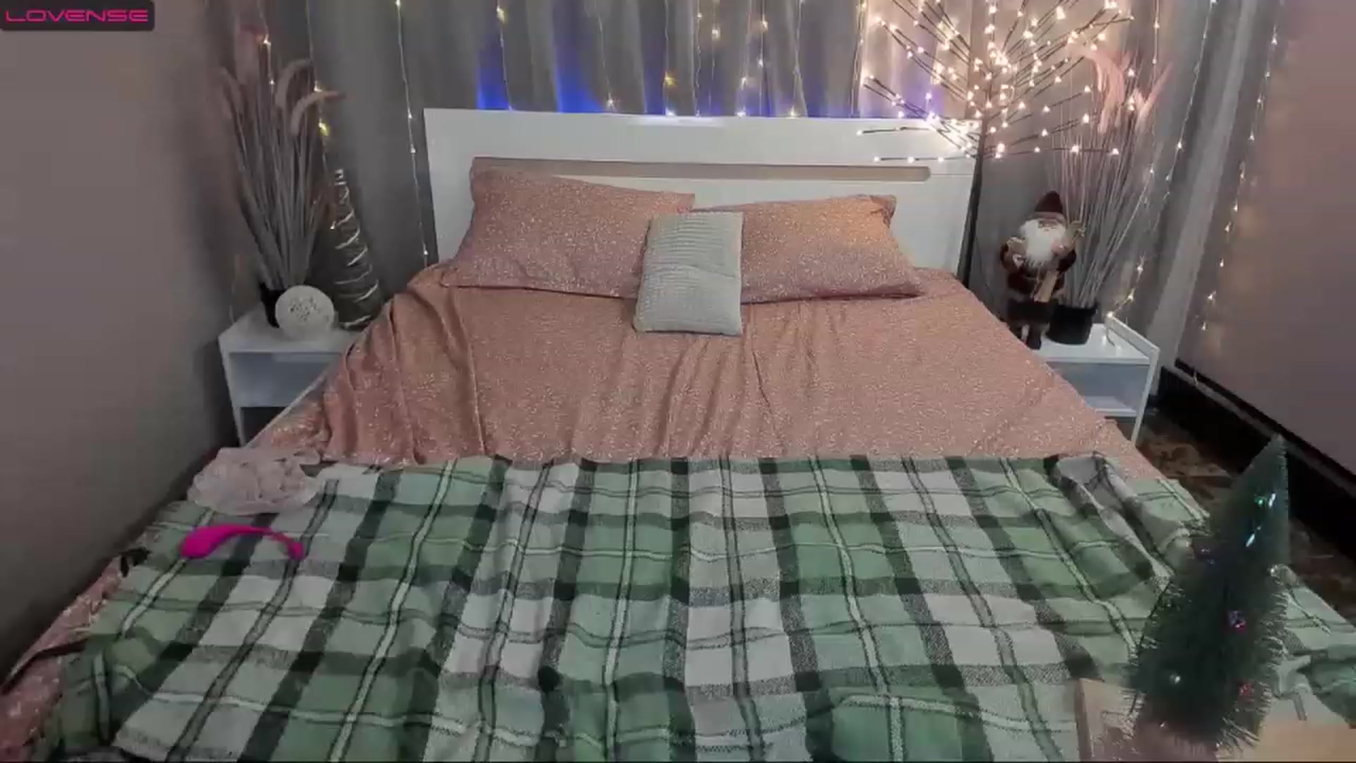 Gallery image thumbnail from CharmedDoll's myfreecams stream on, 12/25/2022, 21:58 image 2 of 20