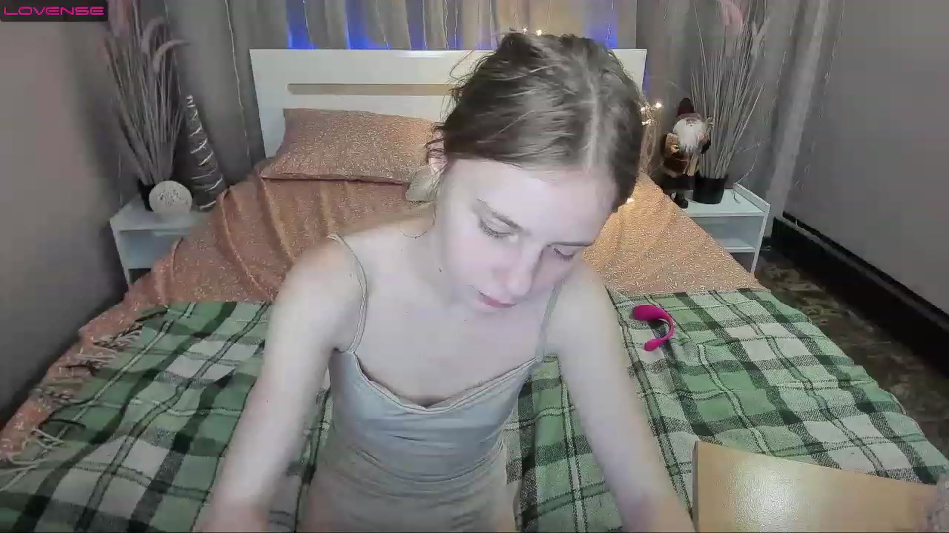 Gallery image thumbnail from CharmedDoll's myfreecams stream on, 12/27/2022, 11:58 image 15 of 20