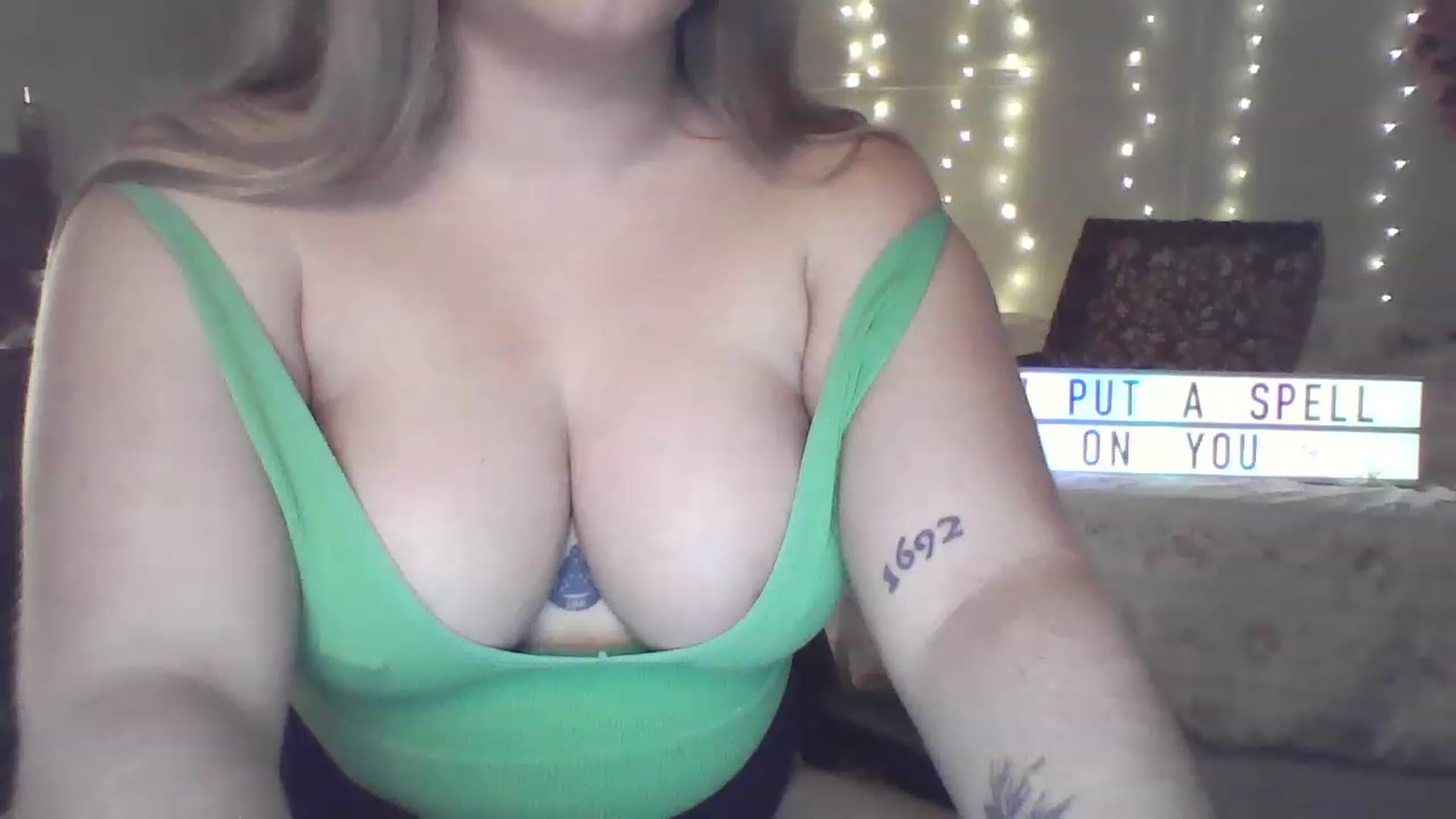 Gallery image thumbnail from Charmed_333's myfreecams stream on, 11/28/2022, 04:33 image 12 of 20