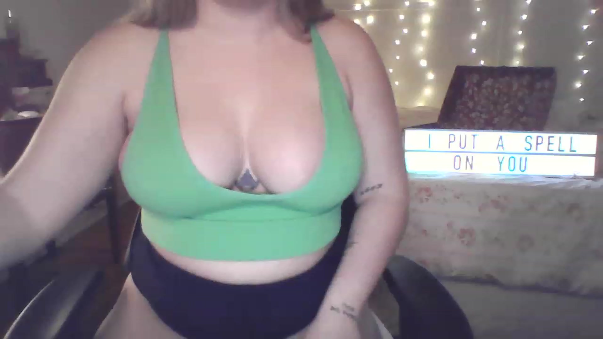 Gallery image thumbnail from Charmed_333's myfreecams stream on, 11/28/2022, 04:33 image 6 of 20