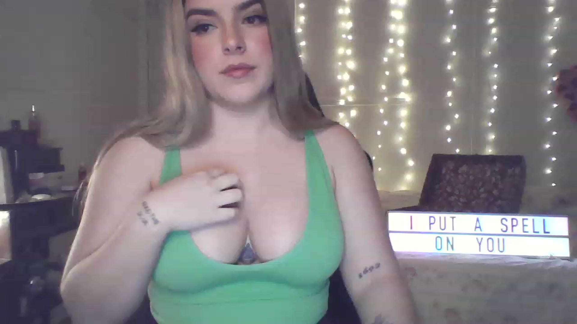 Gallery image thumbnail from Charmed_333's myfreecams stream on, 11/28/2022, 04:33 image 8 of 20