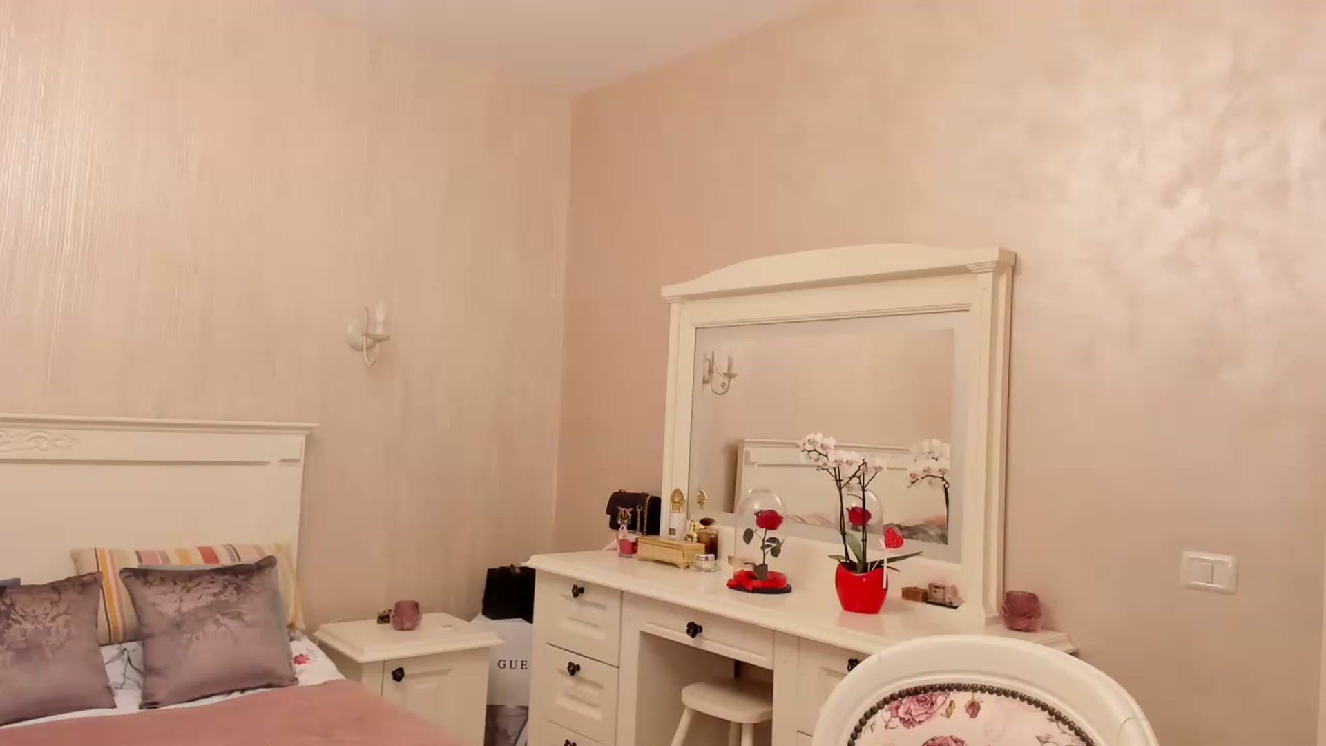Gallery image thumbnail from Charmy_Lady's myfreecams stream on, 03/24/2023, 22:42 image 17 of 20
