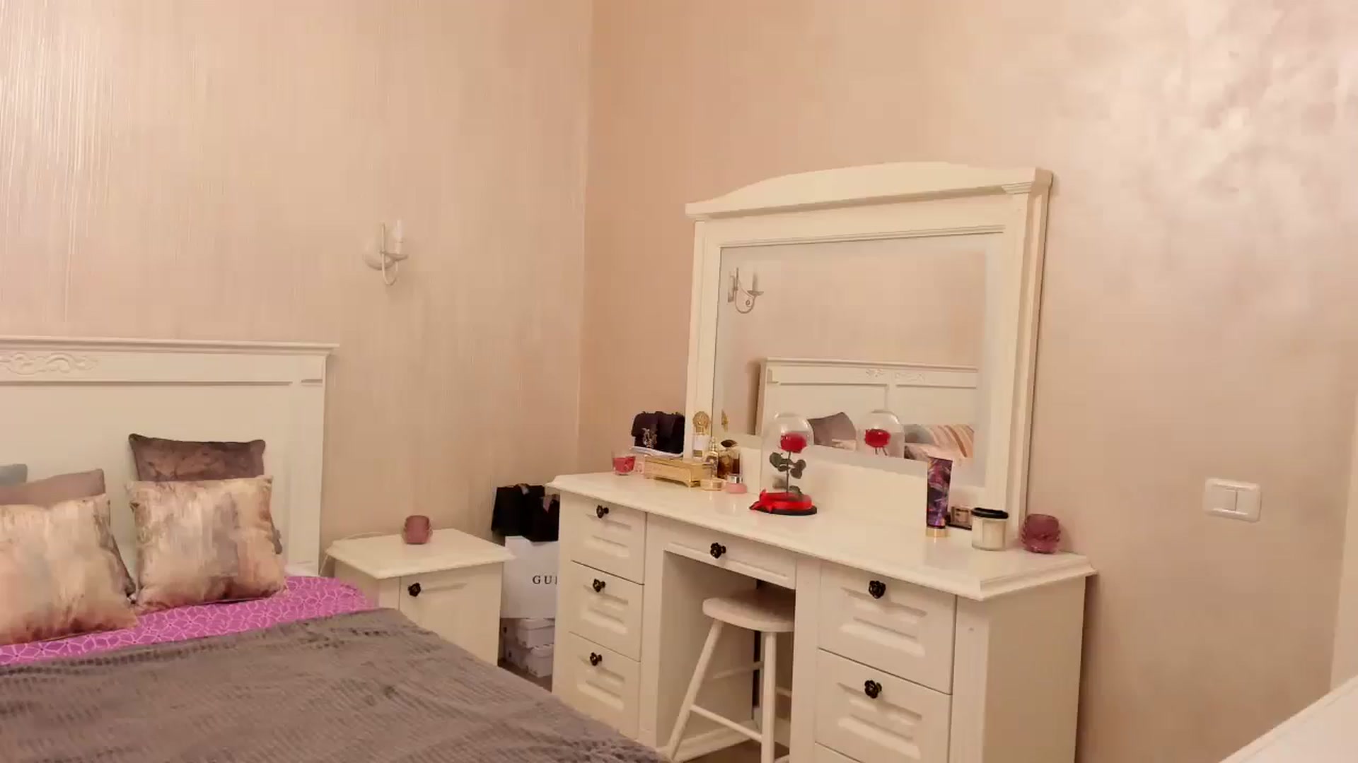 Gallery image thumbnail from Charmy_Lady's myfreecams stream on, 08/08/2023, 10:07 image 13 of 20
