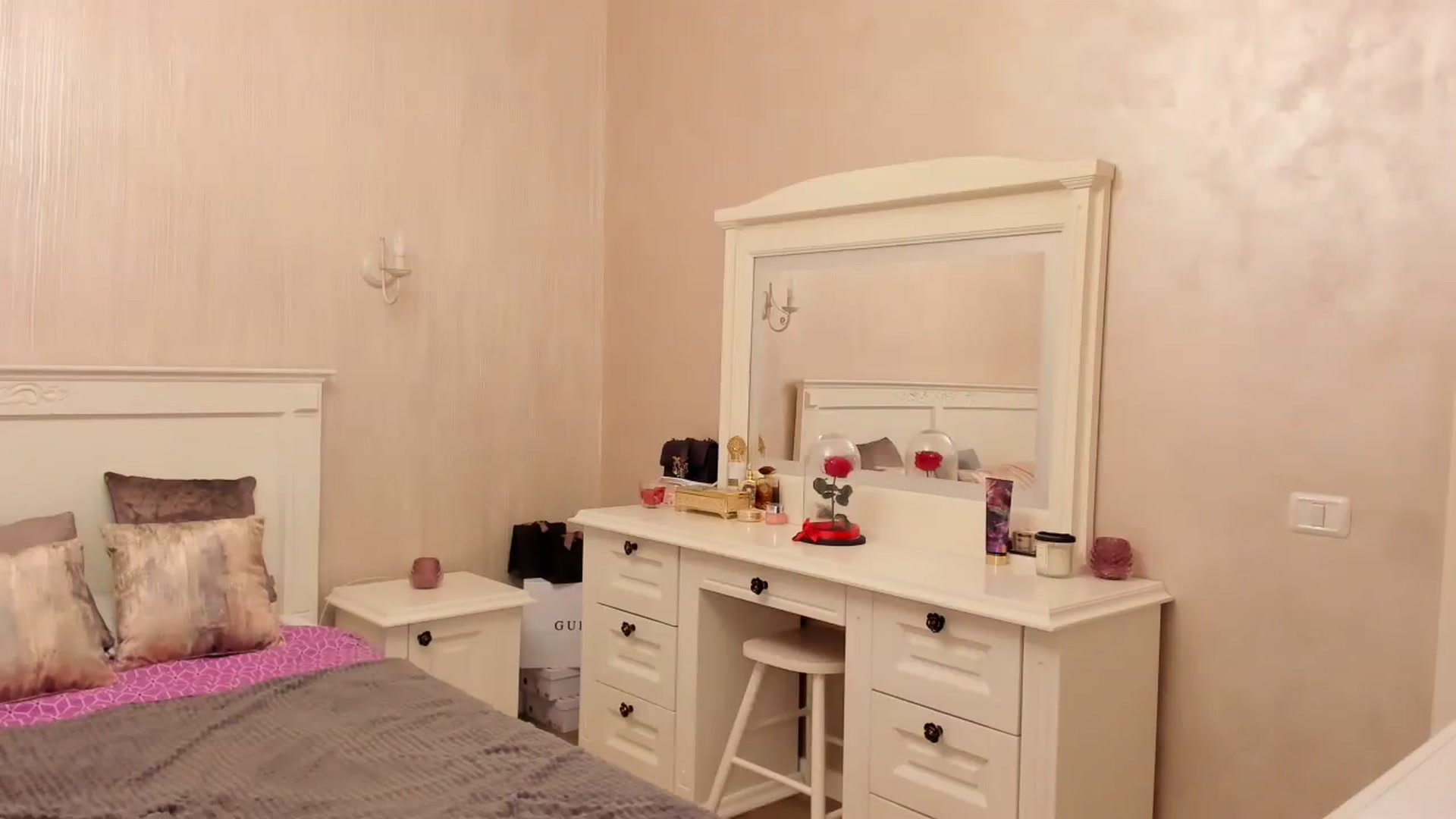 Gallery image thumbnail from Charmy_Lady's myfreecams stream on, 08/08/2023, 12:32 image 20 of 20