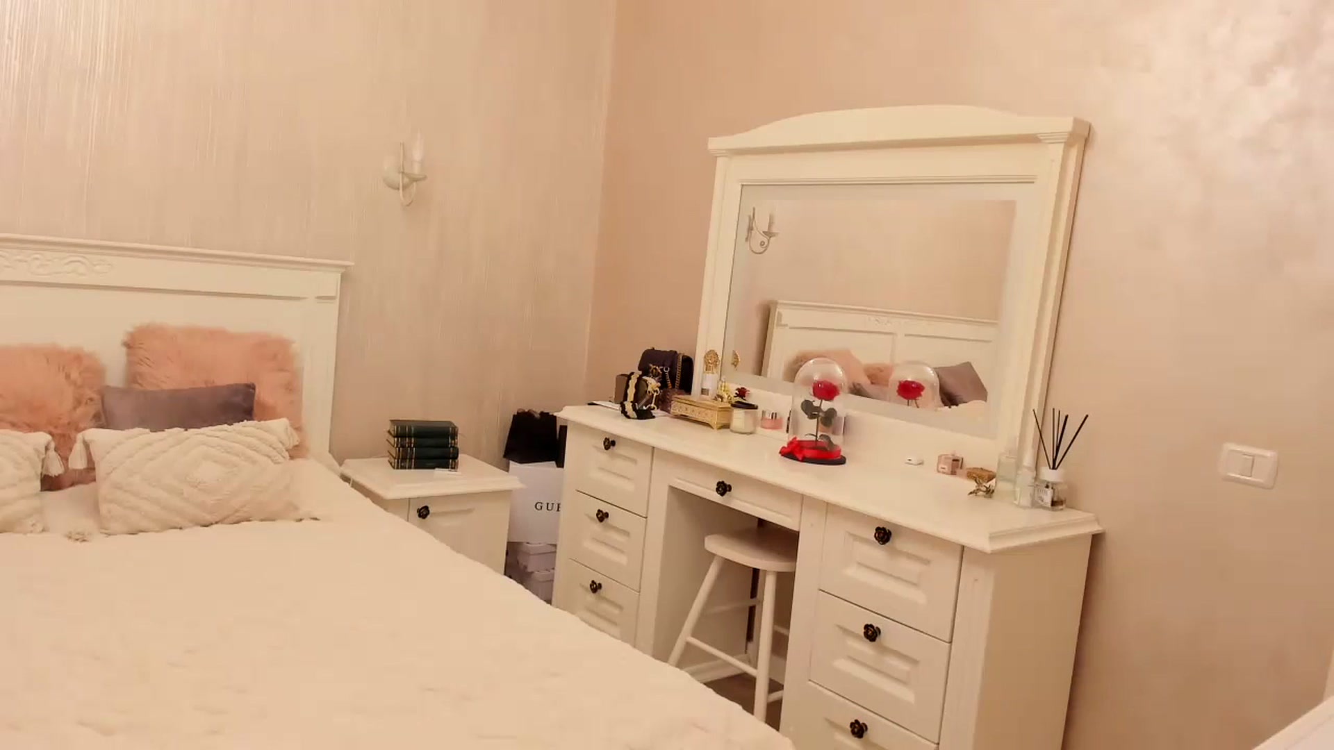 Gallery image thumbnail from Charmy_Lady's myfreecams stream on, 11/09/2023, 15:40 image 3 of 20