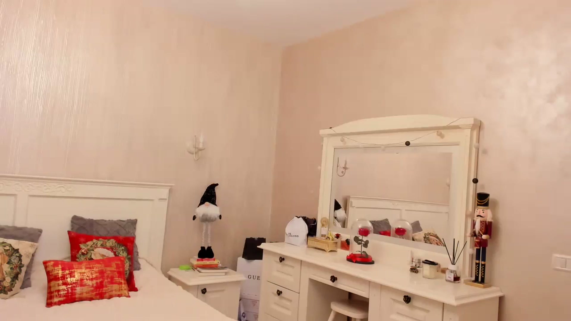 Gallery image thumbnail from Charmy_Lady's myfreecams stream on, 01/04/2024, 23:20 image 20 of 20