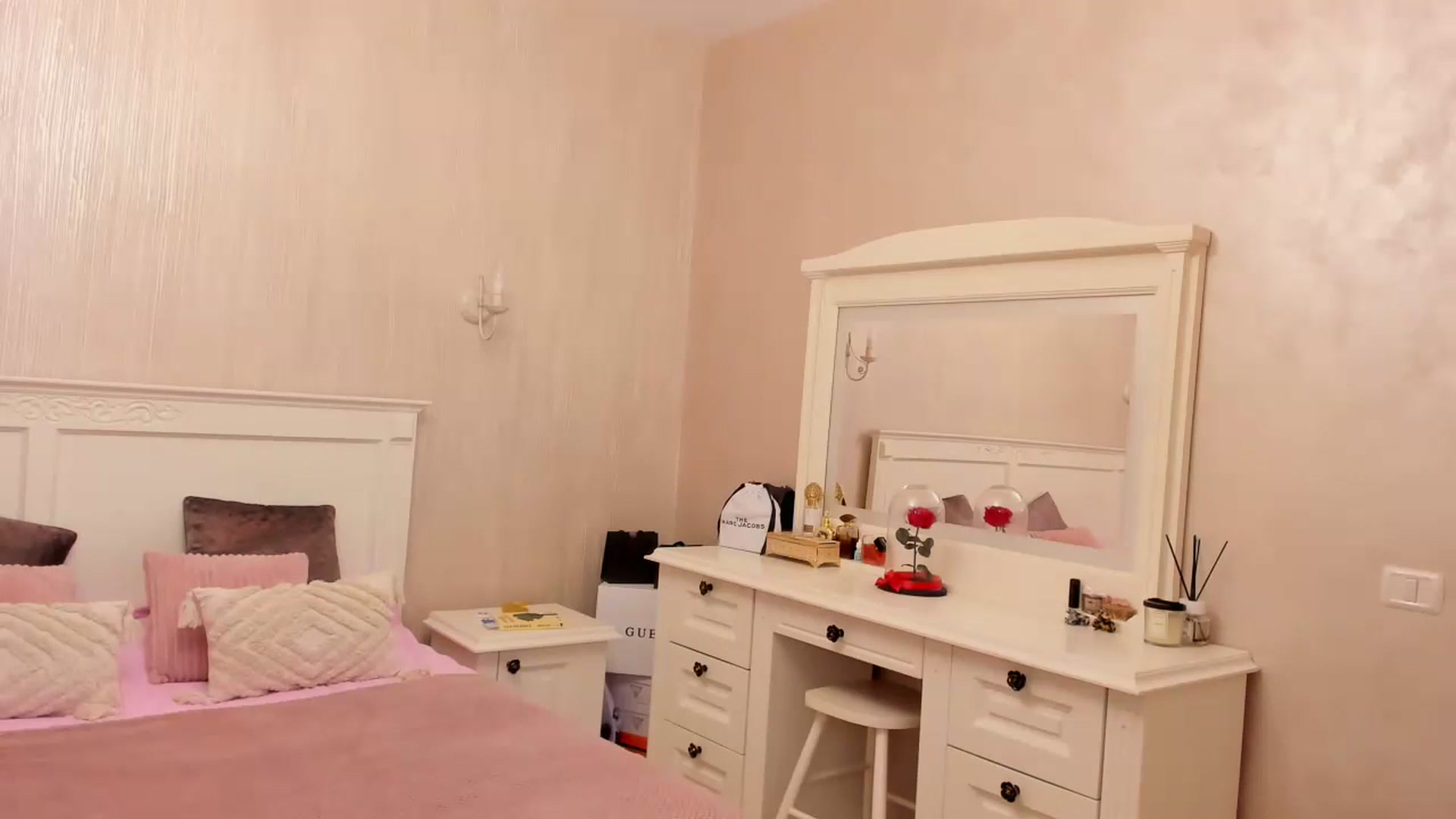 Gallery image thumbnail from Charmy_Lady's myfreecams stream on, 02/29/2024, 23:27 image 10 of 20