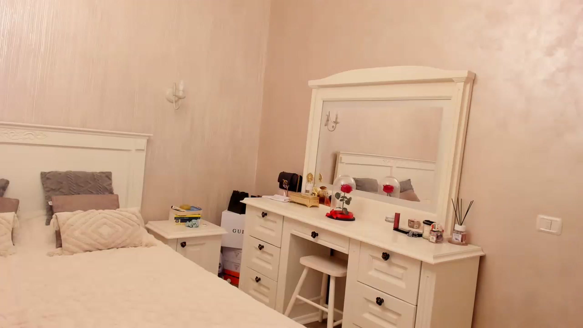 Gallery image thumbnail from Charmy_Lady's myfreecams stream on, 04/03/2024, 06:49 image 5 of 20