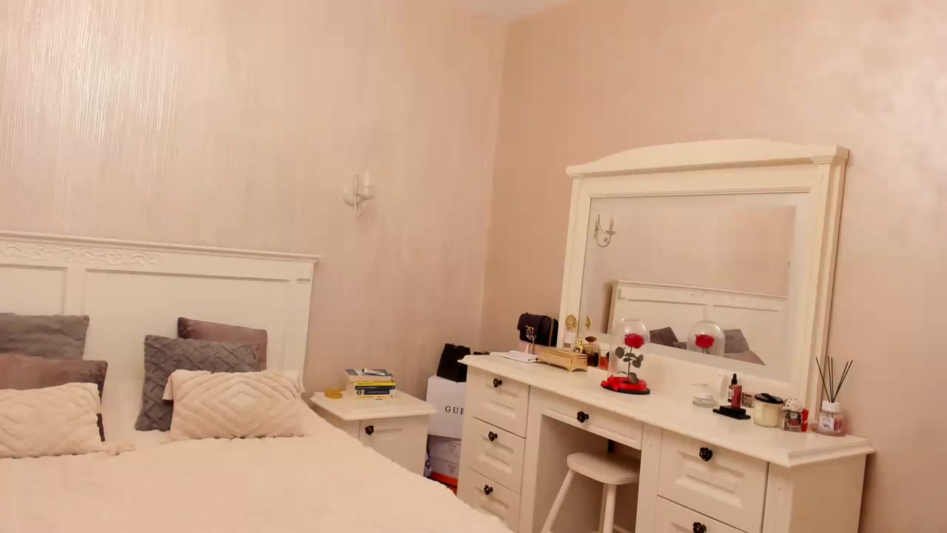 Gallery image thumbnail from Charmy_Lady's myfreecams stream on, 04/19/2024, 06:56 image 19 of 20
