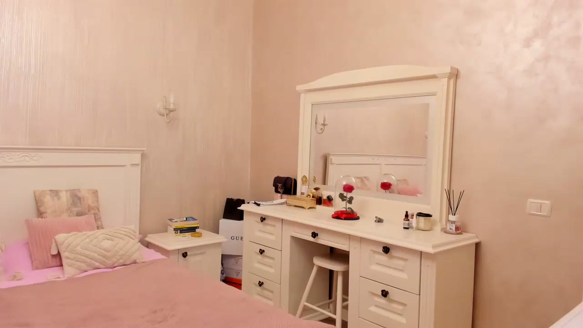 Gallery image thumbnail from Charmy_Lady's myfreecams stream on, 04/25/2024, 22:09 image 2 of 20
