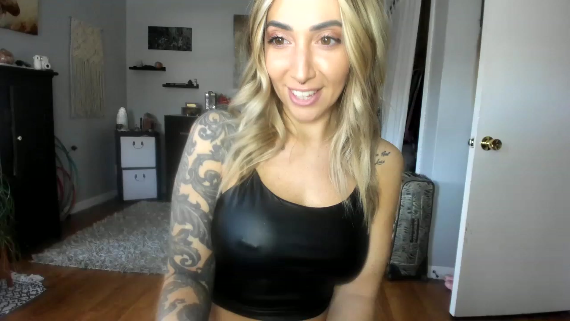 Gallery image thumbnail from Chasten_Lee's myfreecams stream on, 01/05/2023, 17:40 image 1 of 20